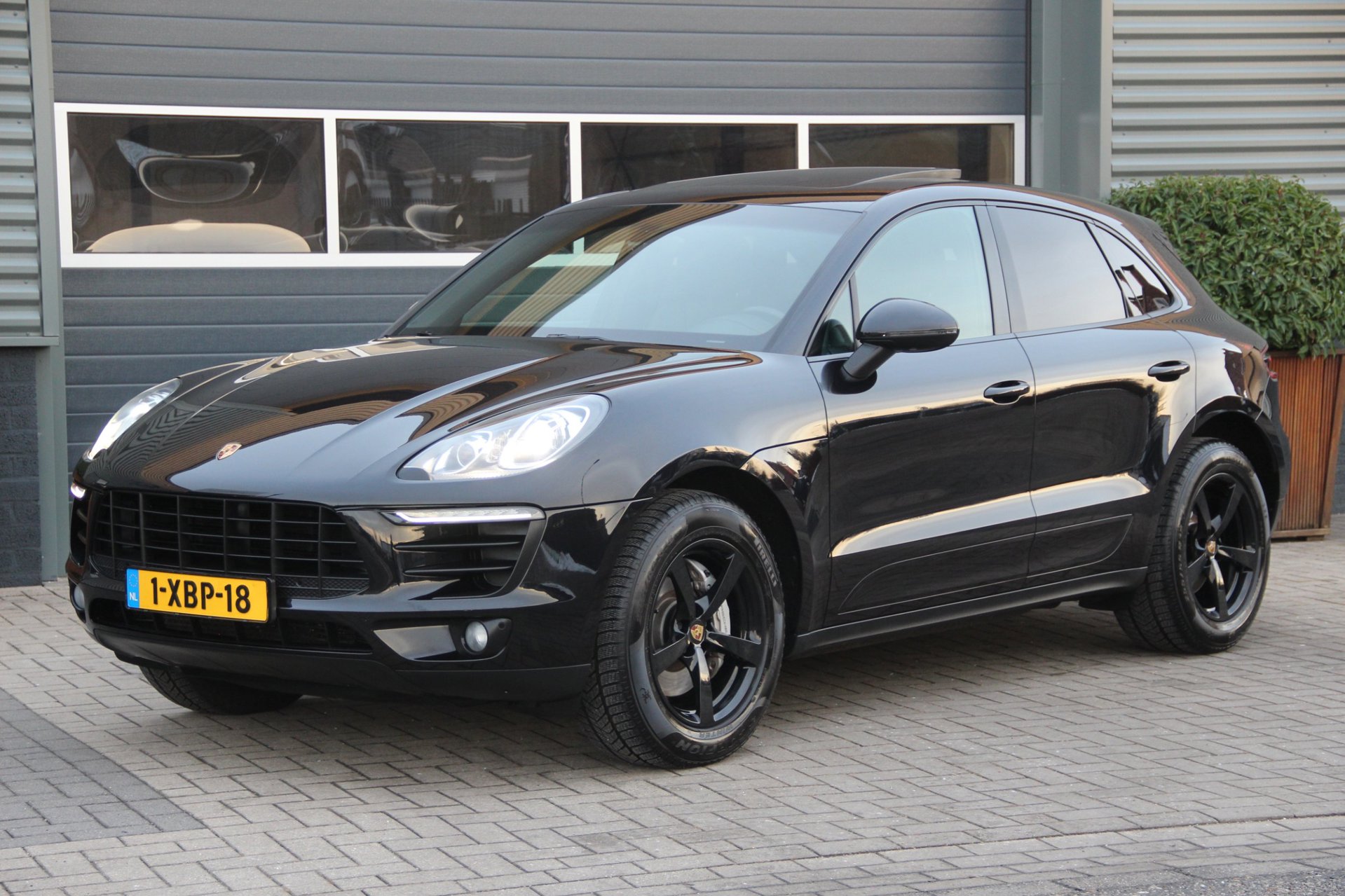 Porsche Macan S Diesel 3.0 D S NL Auto | Luchtvering | Pano-dak | Keyless-Go | Camera | Stoelverw | Bose | Navi | Tel Bluetooth | Cruise | Goede banden | Zeer nette 2014 - voorkant
