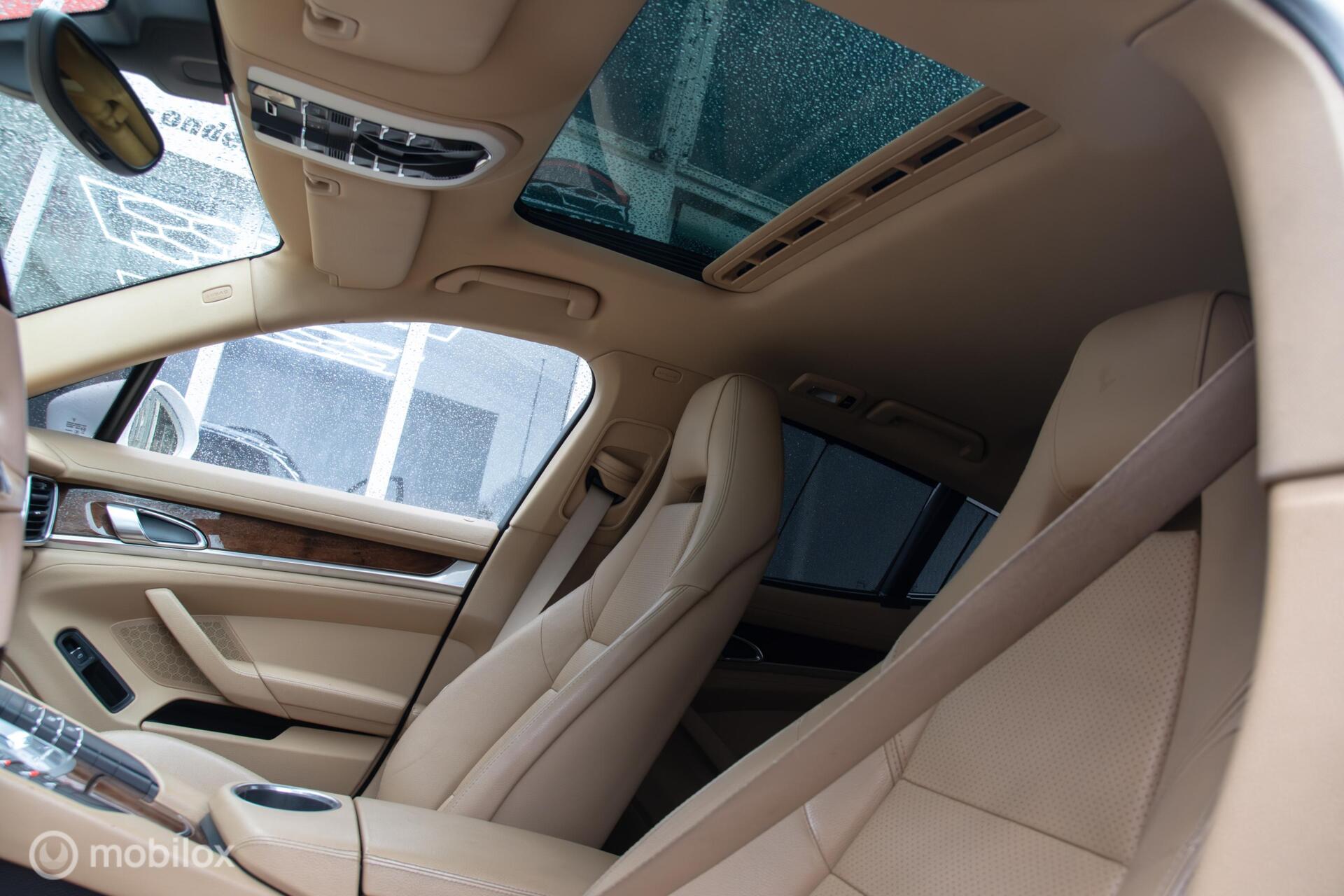 Foto van Porsche Panamera 4