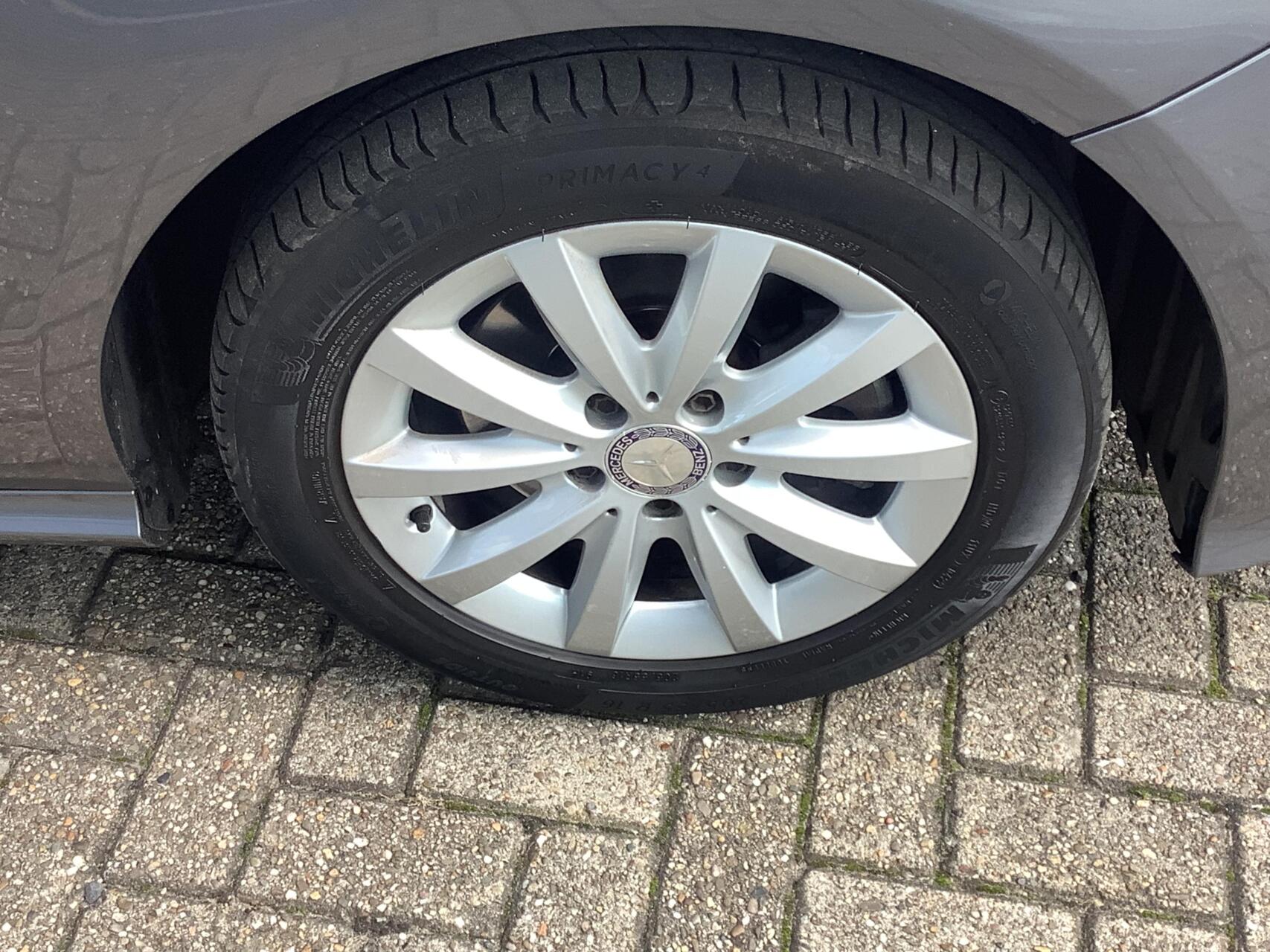 Foto van Mercedes-Benz B 180