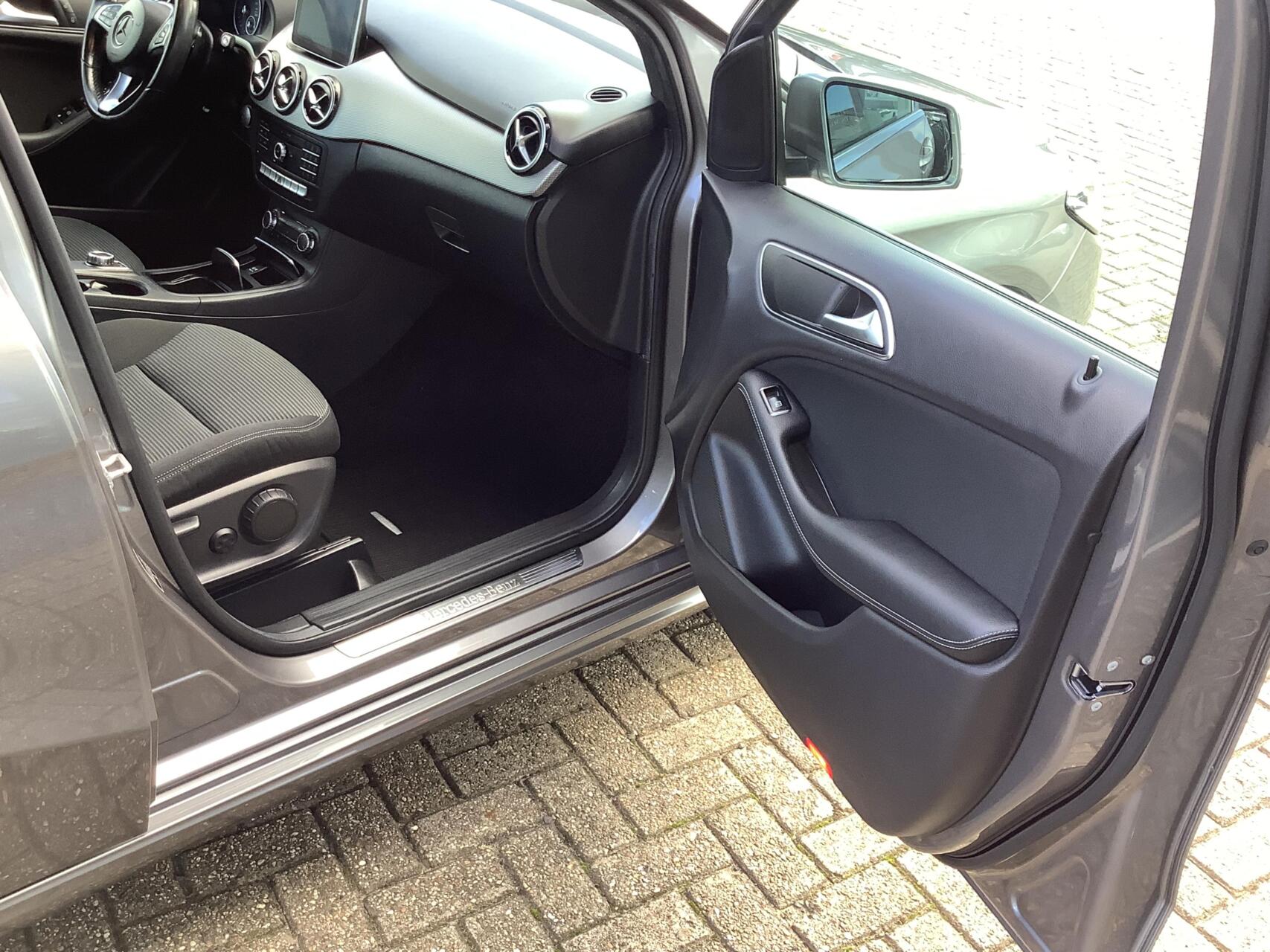 Foto van Mercedes-Benz B 180