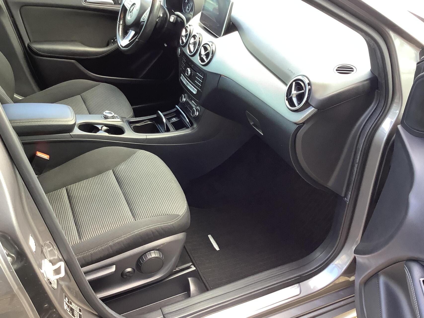 Foto van Mercedes-Benz B 180