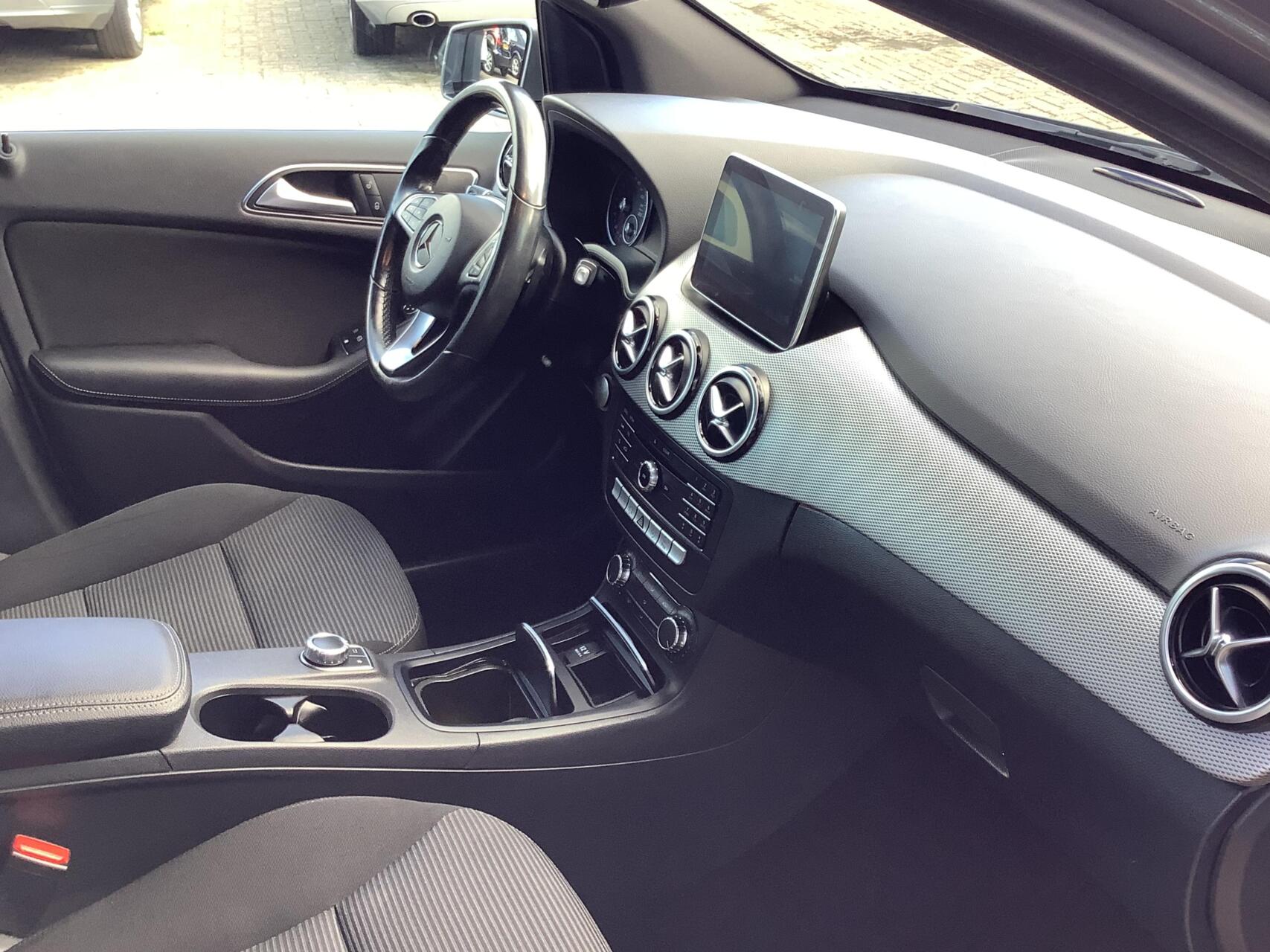 Foto van Mercedes-Benz B 180