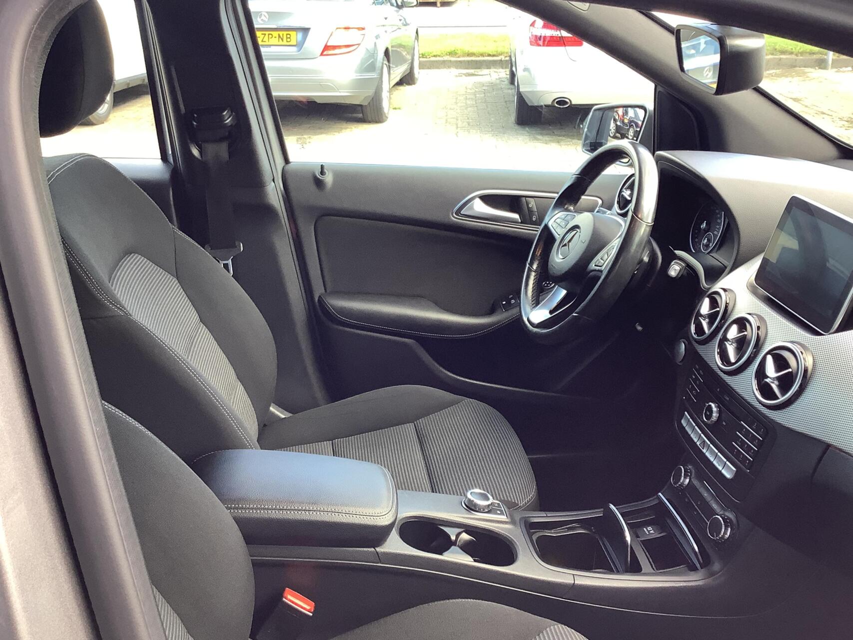 Foto van Mercedes-Benz B 180