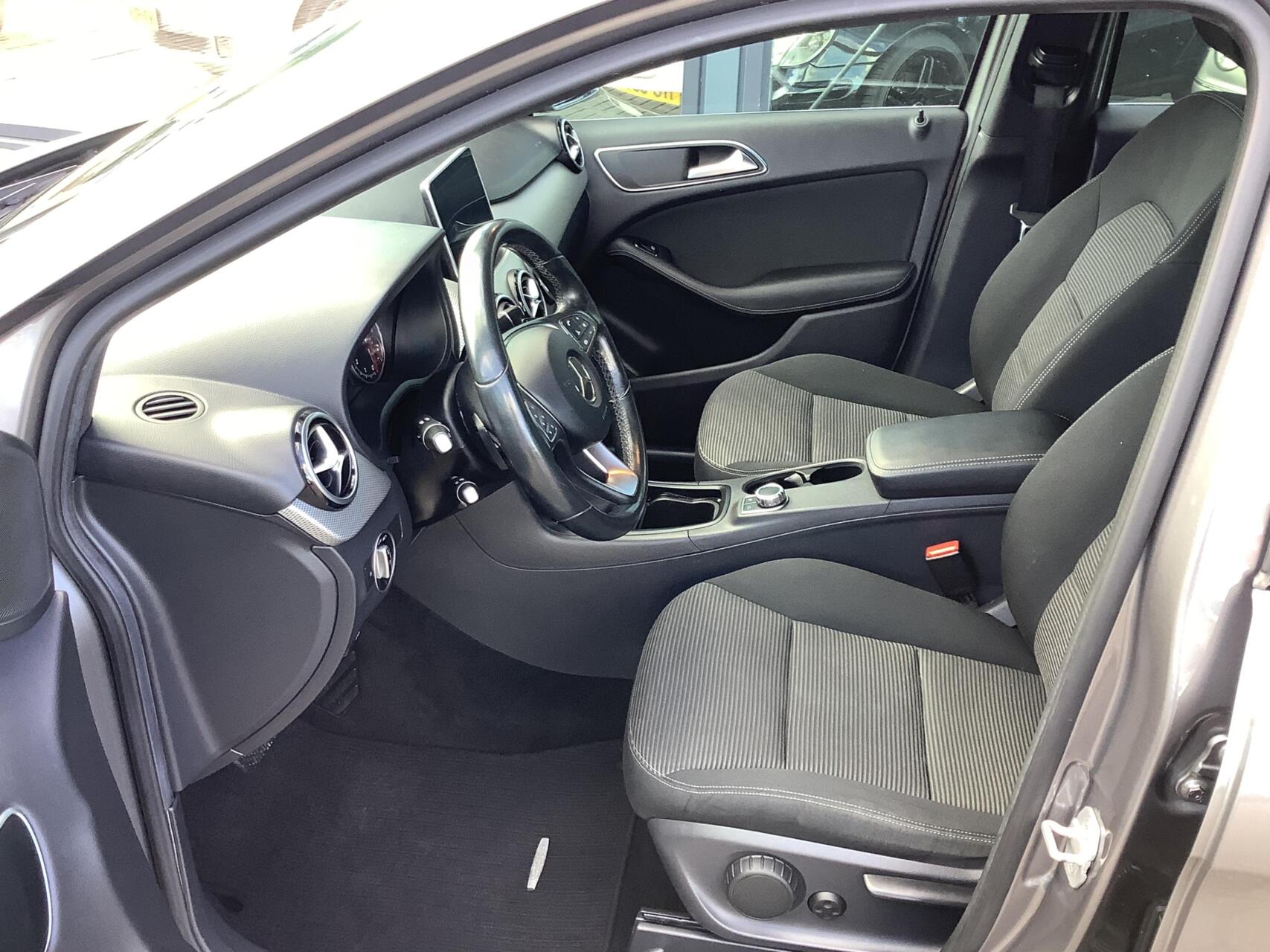 Foto van Mercedes-Benz B 180