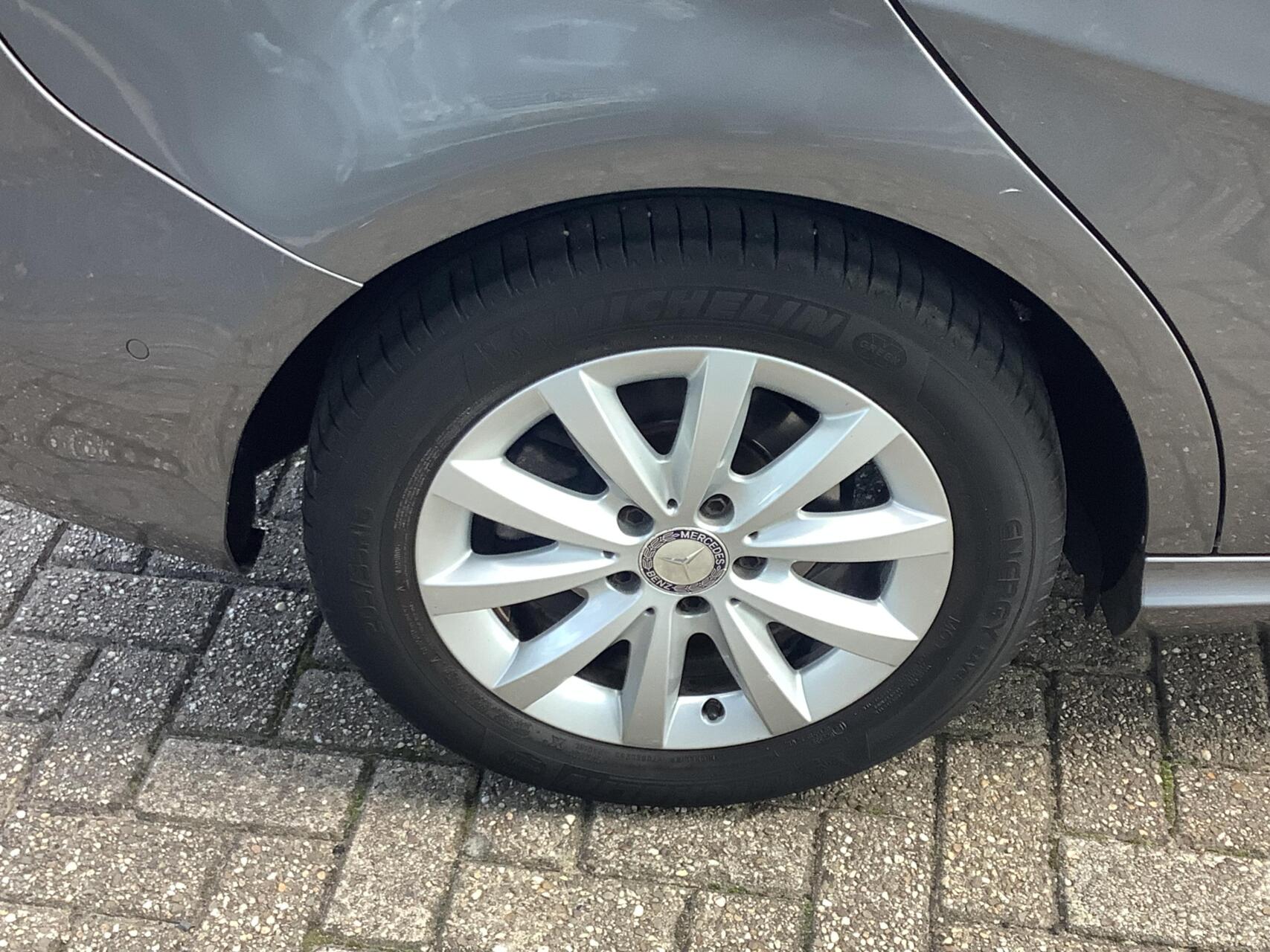 Foto van Mercedes-Benz B 180