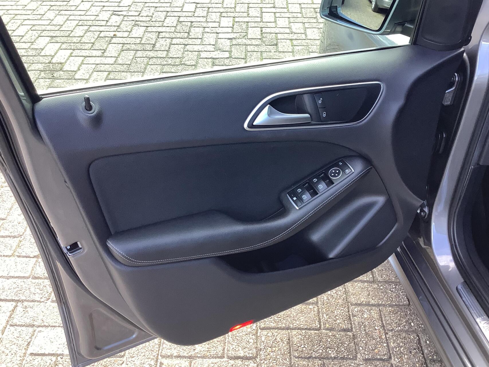 Foto van Mercedes-Benz B 180