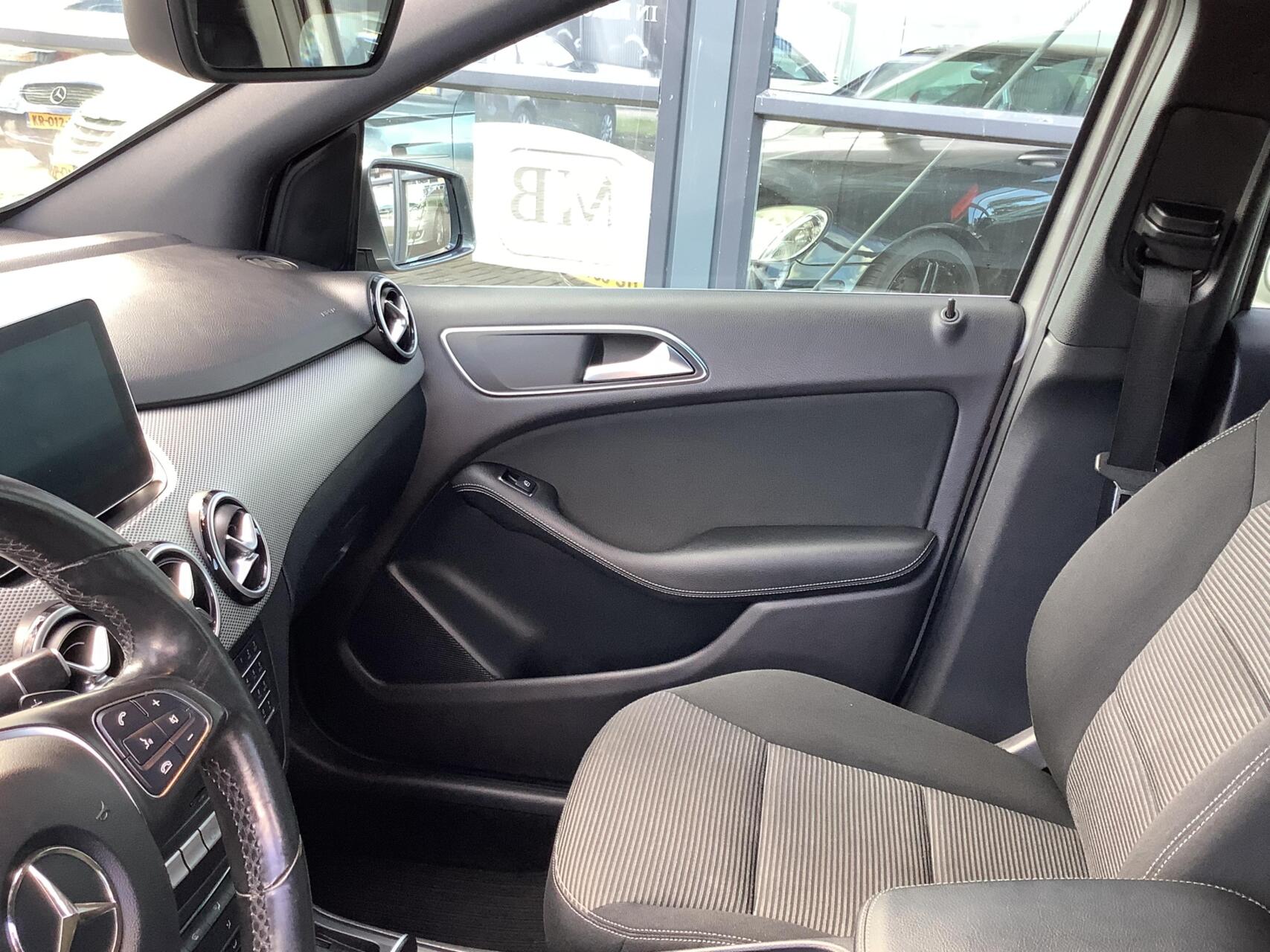 Foto van Mercedes-Benz B 180