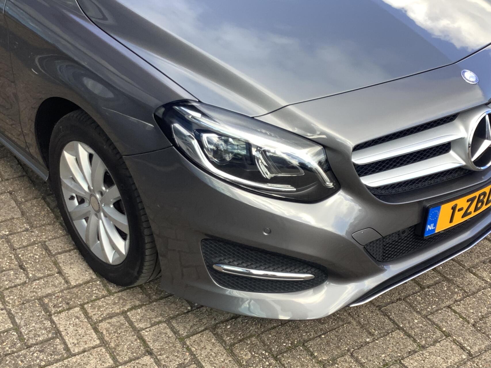 Foto van Mercedes-Benz B 180