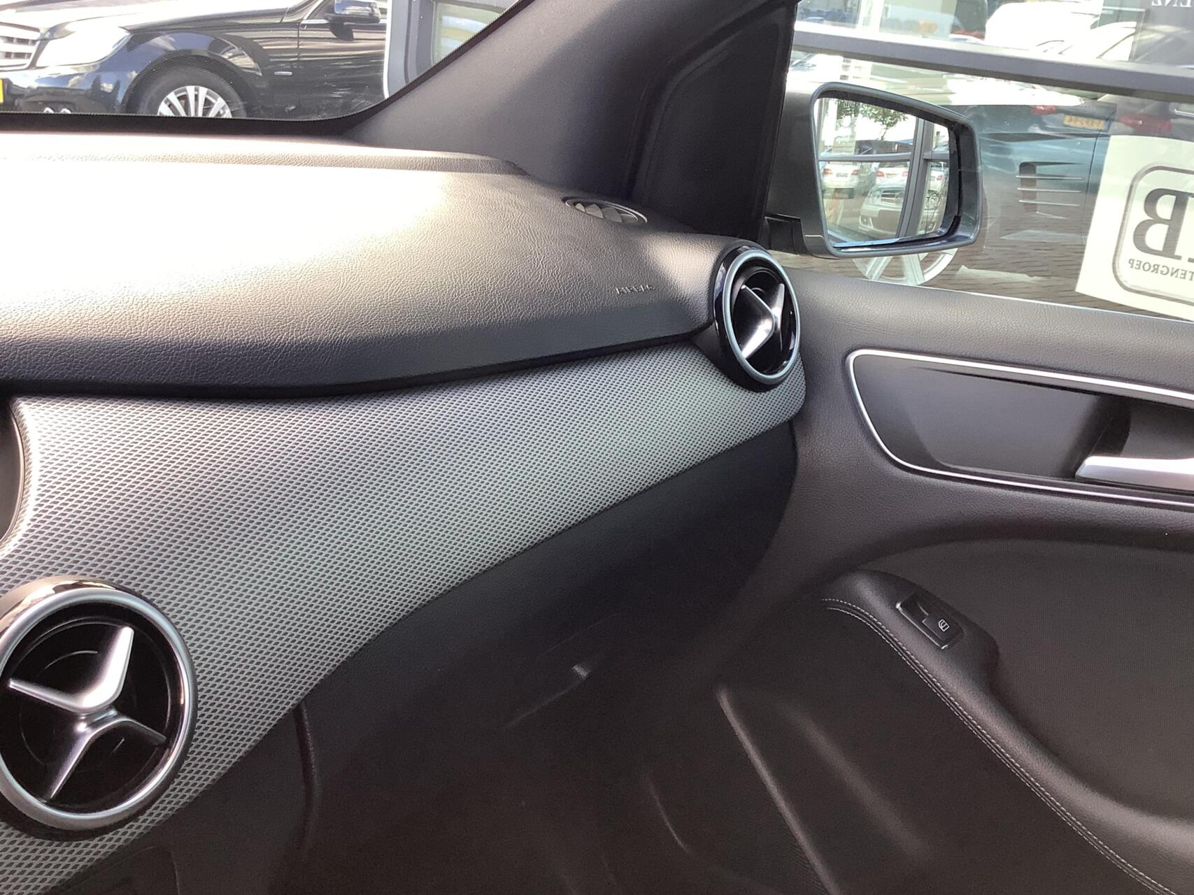 Foto van Mercedes-Benz B 180