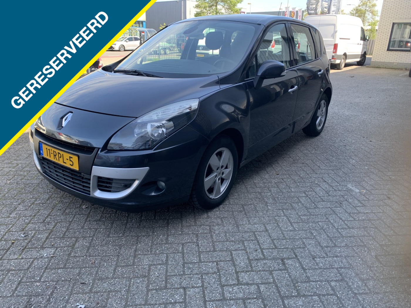 Renault Megane Scenic 2.0 Dynamique AUTOMAAT 2011 - voorkant