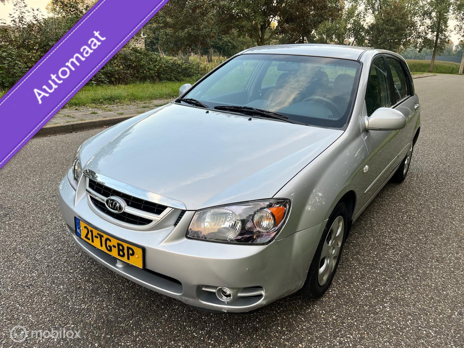 Kia Cerato 2.0-16V EX 2006 - voorkant