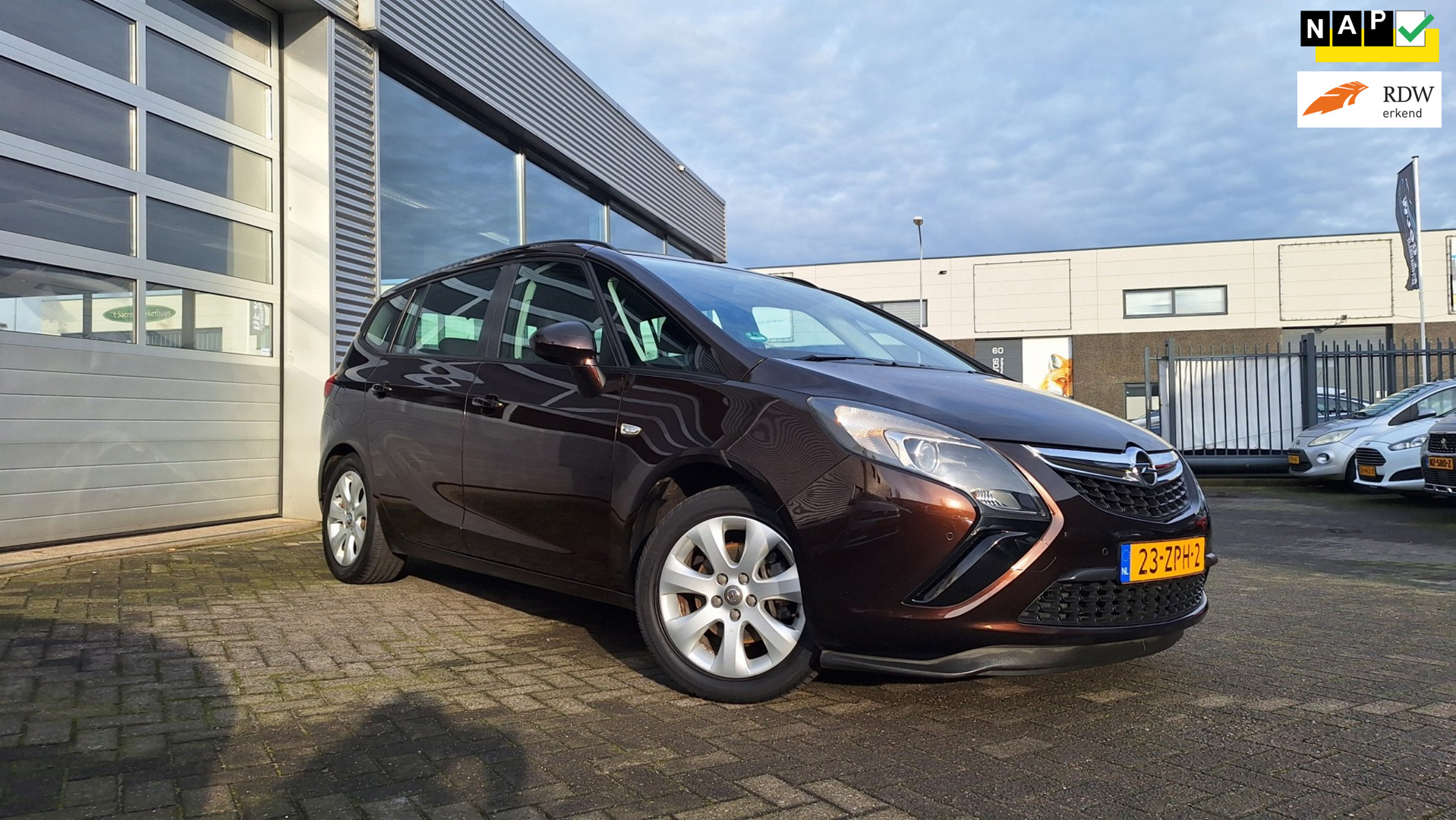Opel Zafira Tourer 1.4 Design Edition, 5 Deurs, Trekhaak, Navi, LM Velgen 2013 - voorkant