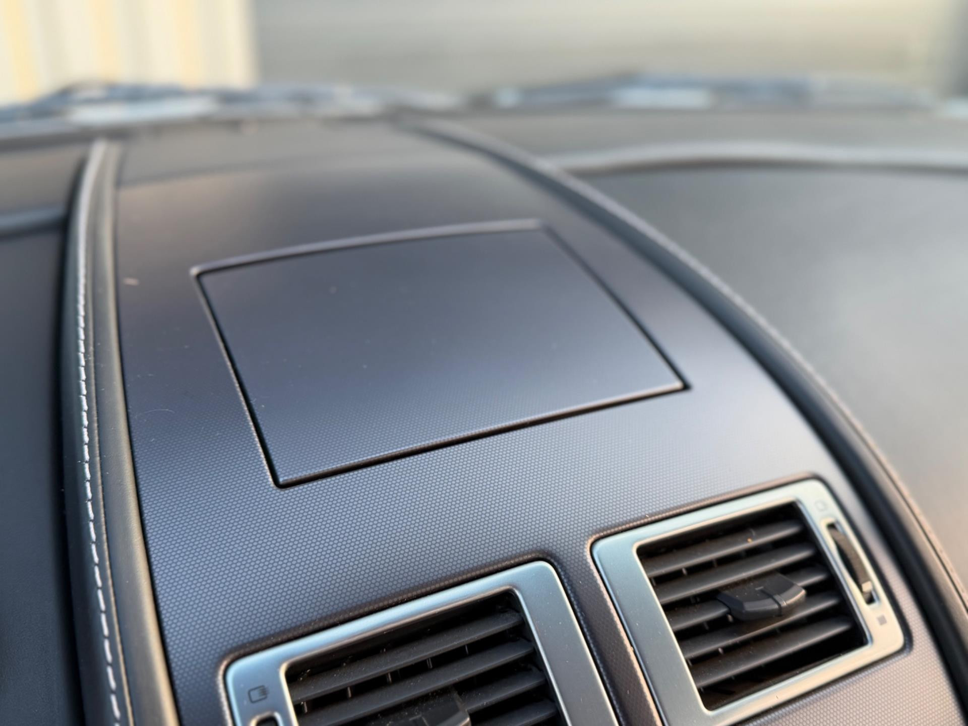 Foto van Aston Martin V8 Vantage