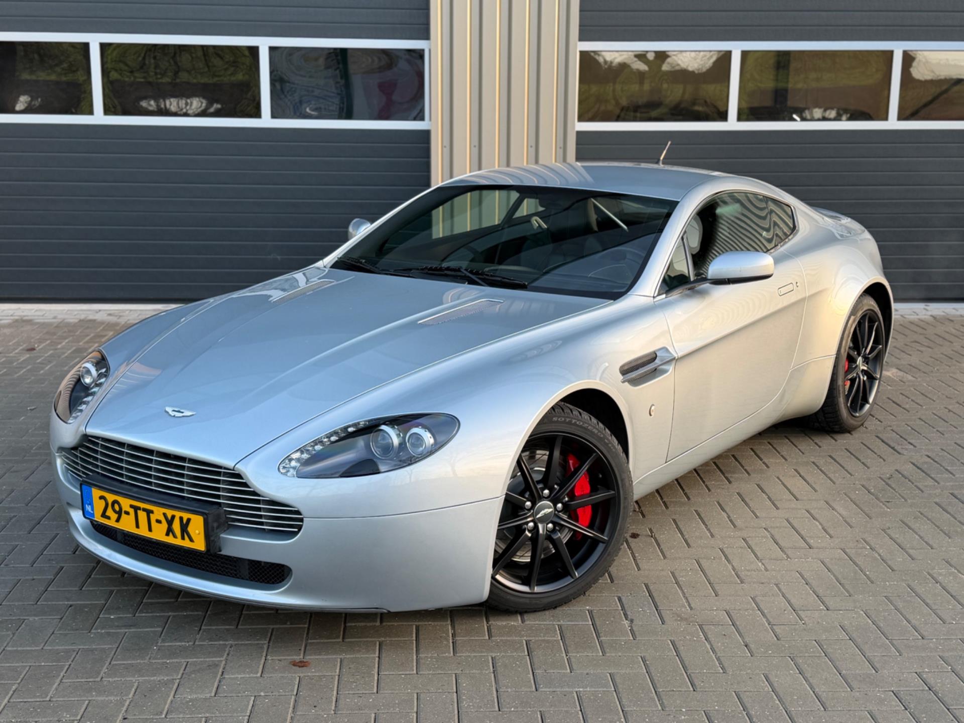 Foto van Aston Martin V8 Vantage