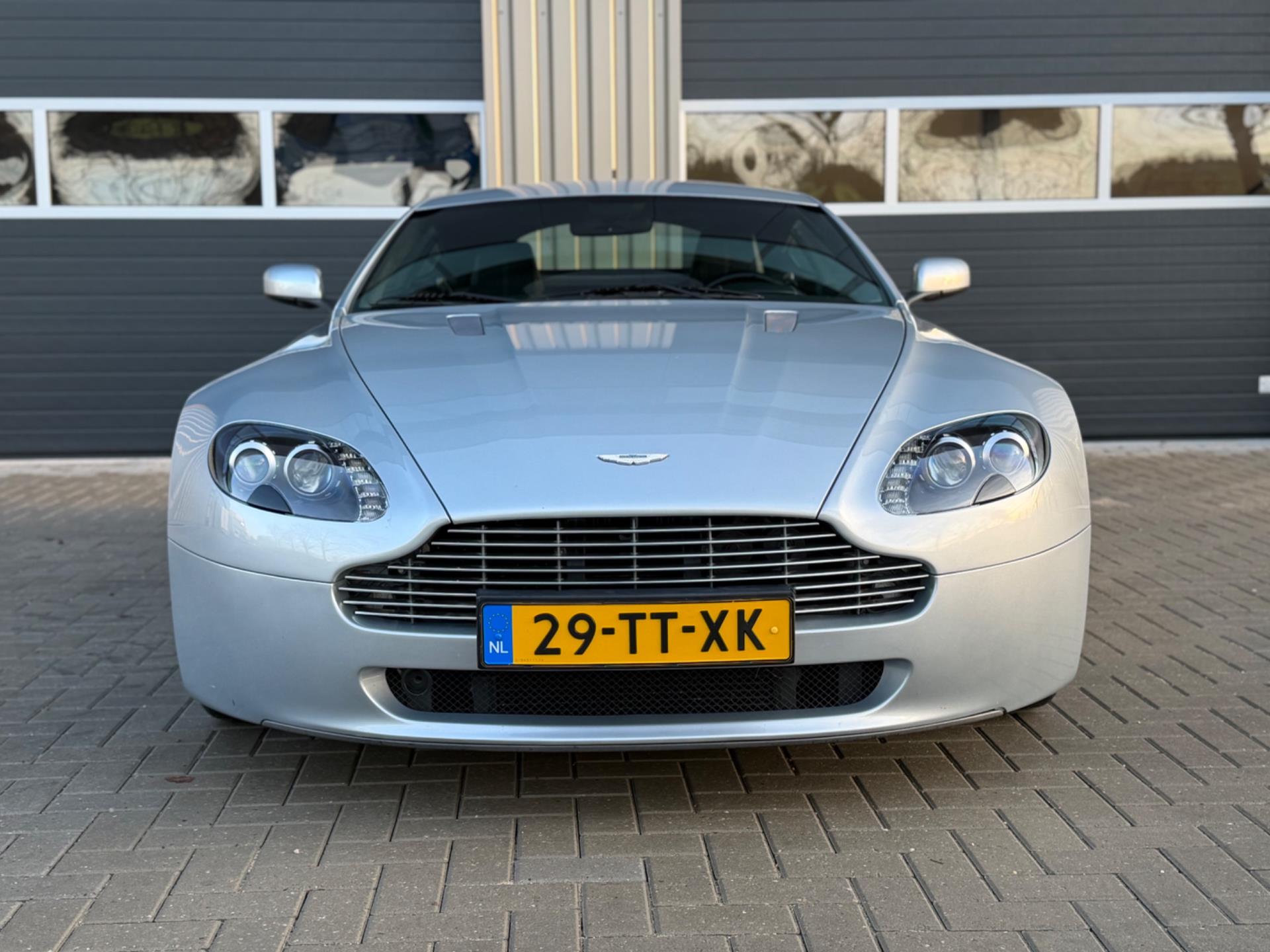 Foto van Aston Martin V8 Vantage