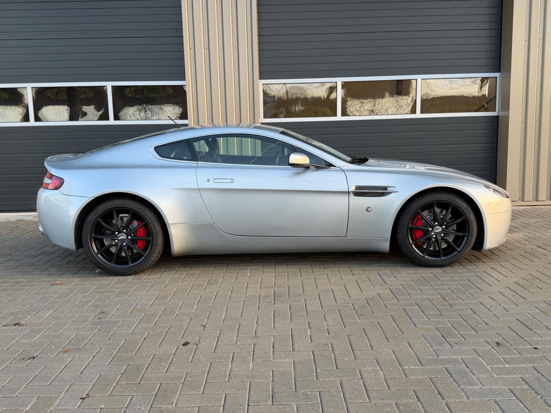 Foto van Aston Martin V8 Vantage
