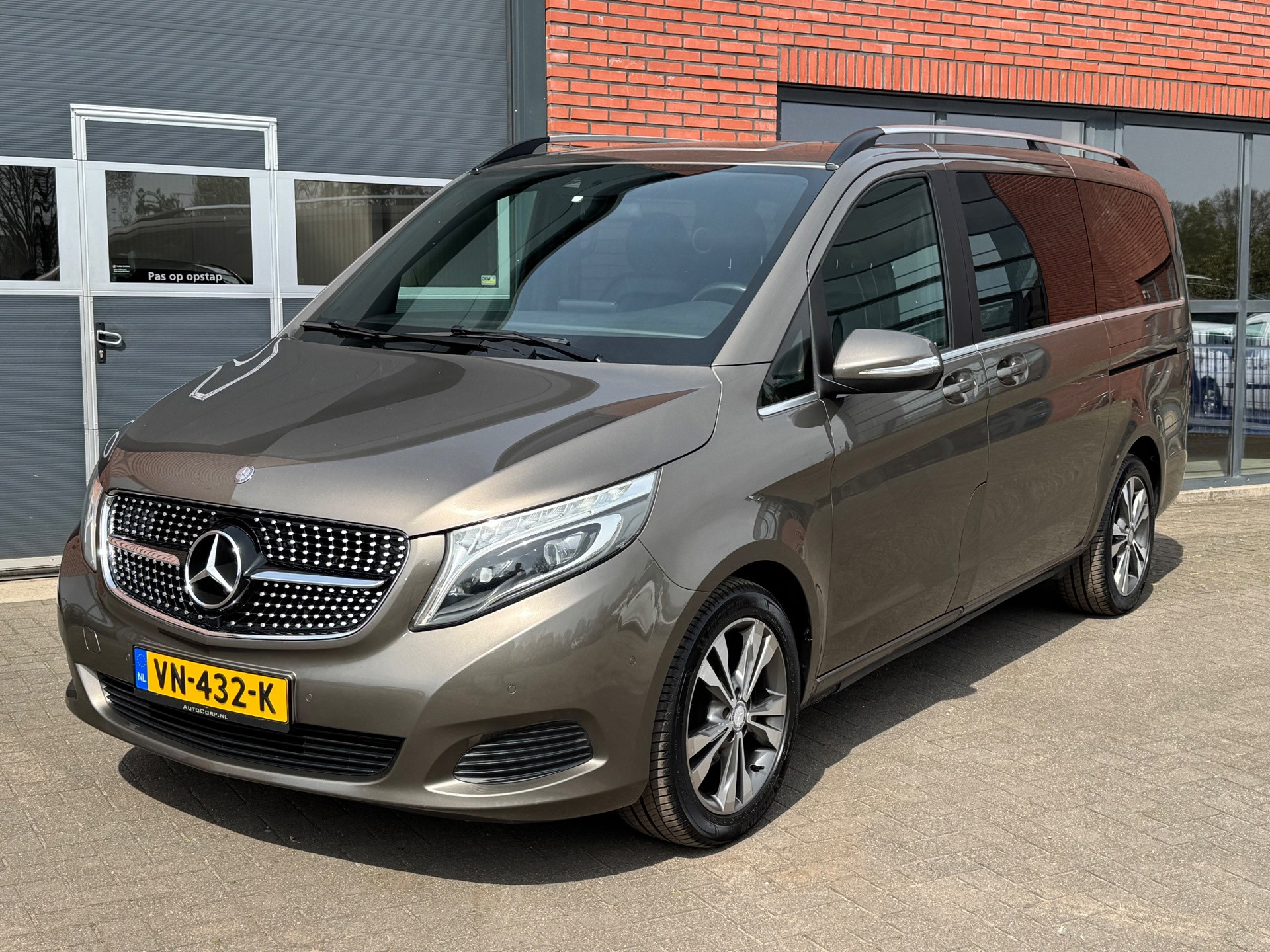 Mercedes-Benz V-klasse 220 CDI Lang DC Avantgarde Burmester Navi Cruise 2015 - voorkant