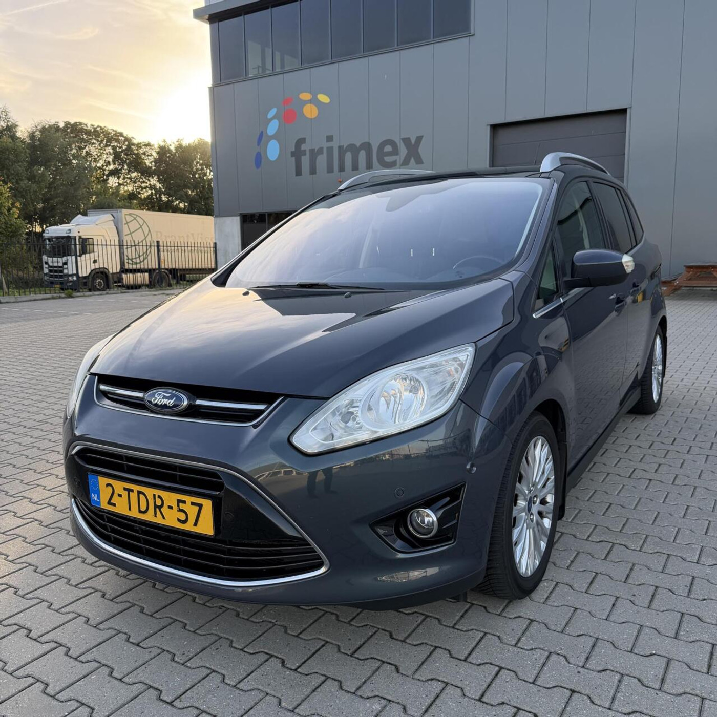 Ford Grand C-max 1.0 Titanium | NW APK & DISTRIBUTIE 2014 - voorkant