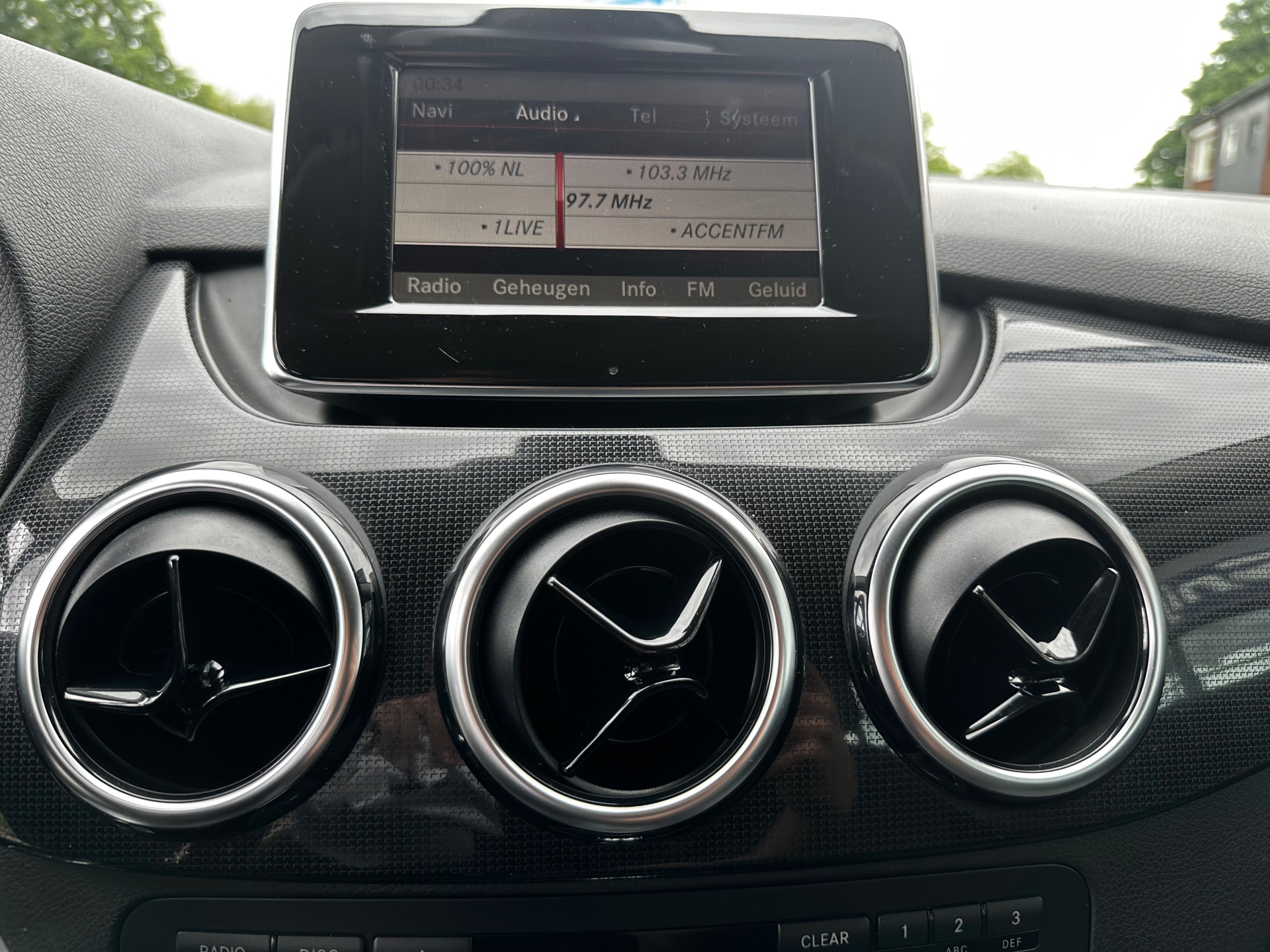 Foto van Mercedes-Benz B 180