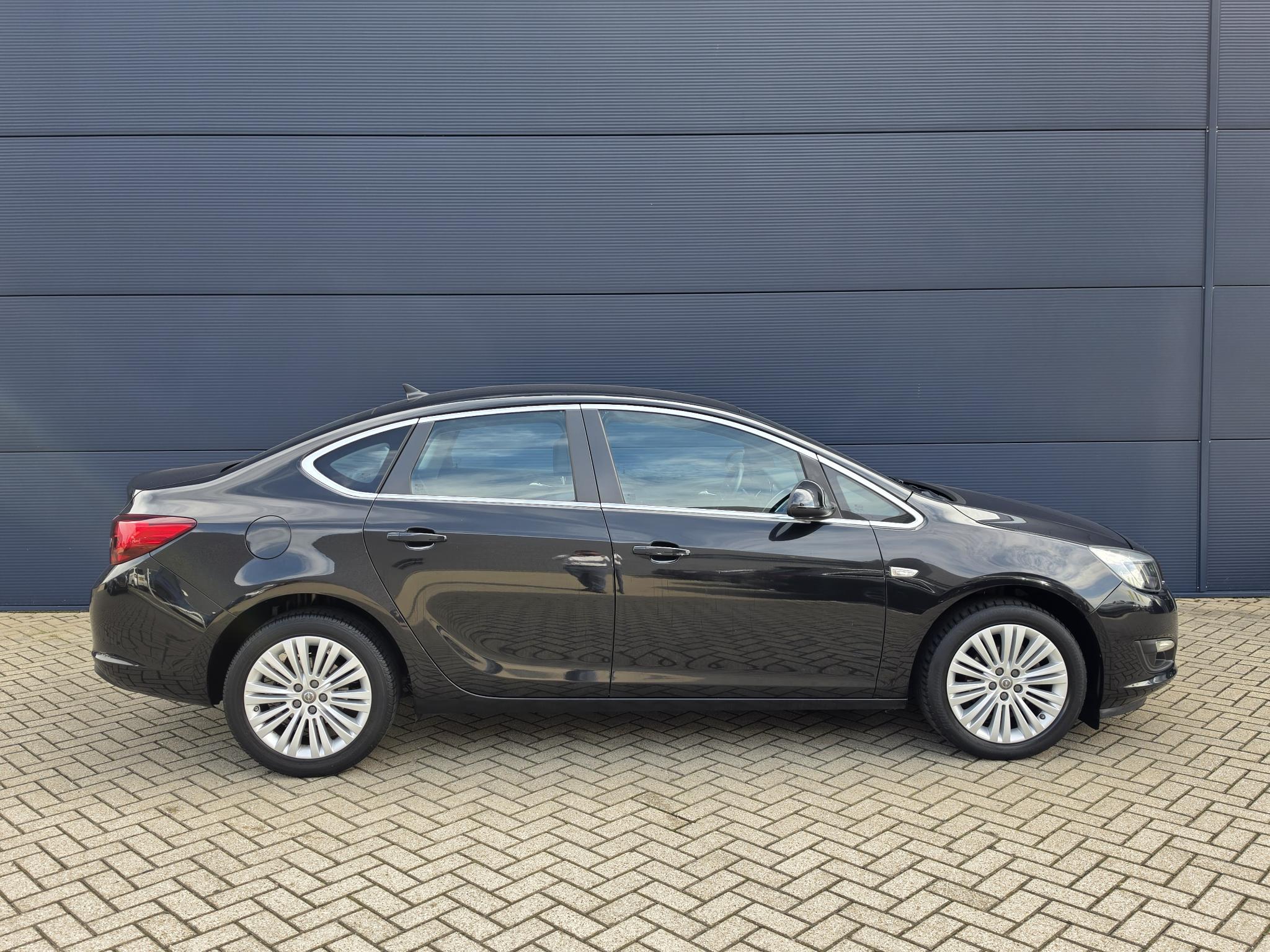 Foto van Opel Astra Notchback