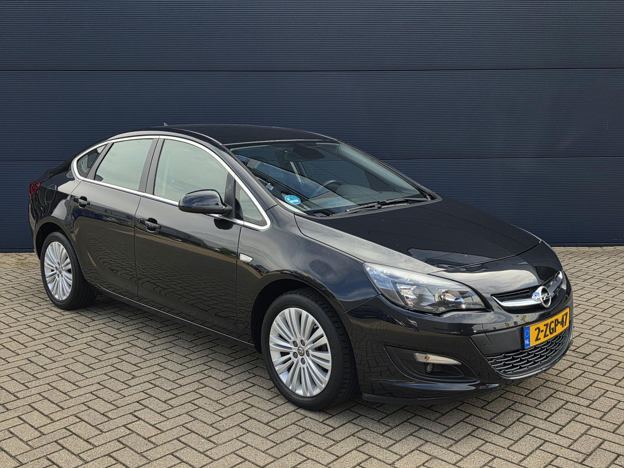 Foto van Opel Astra Notchback