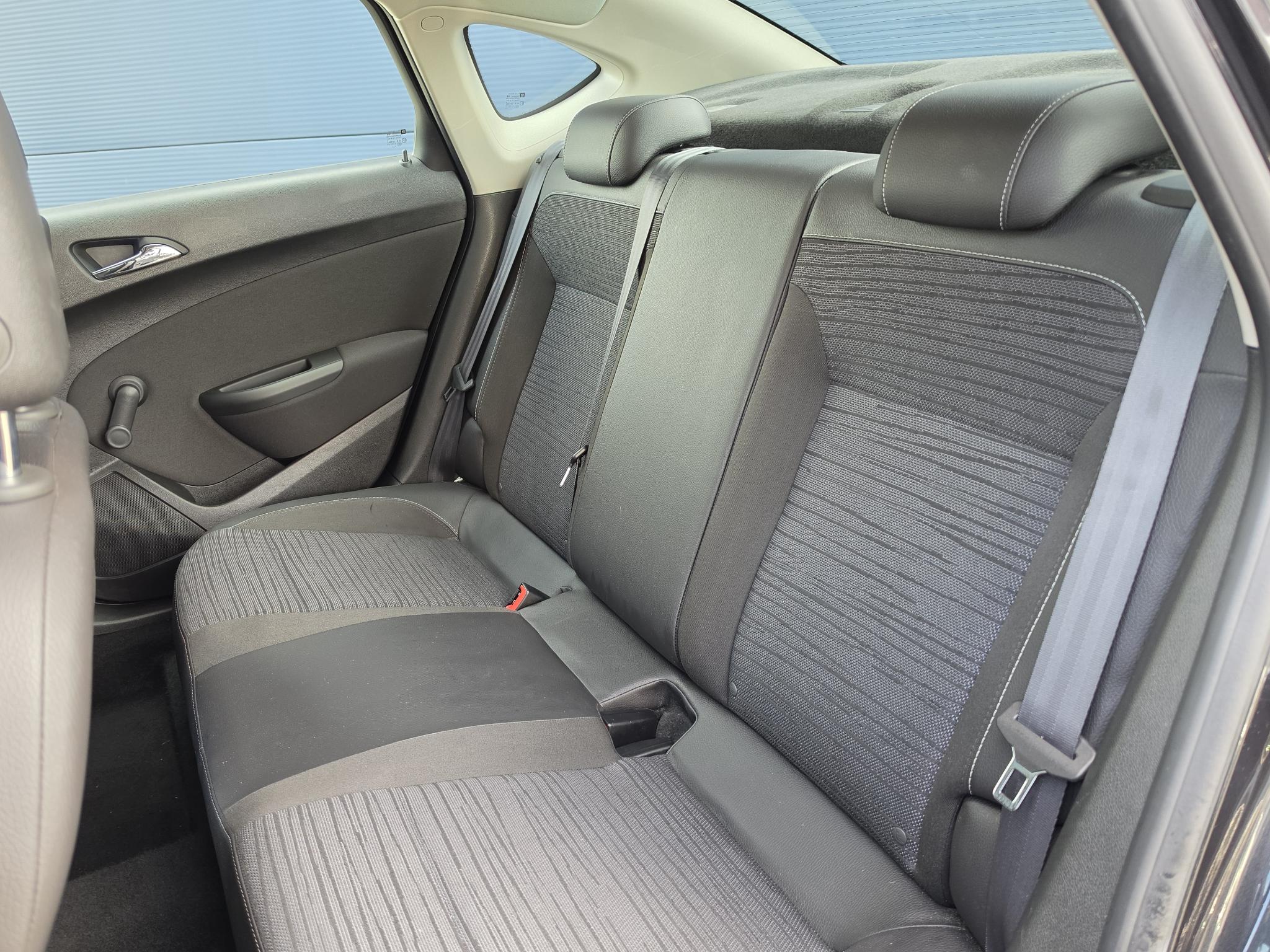 Foto van Opel Astra Notchback