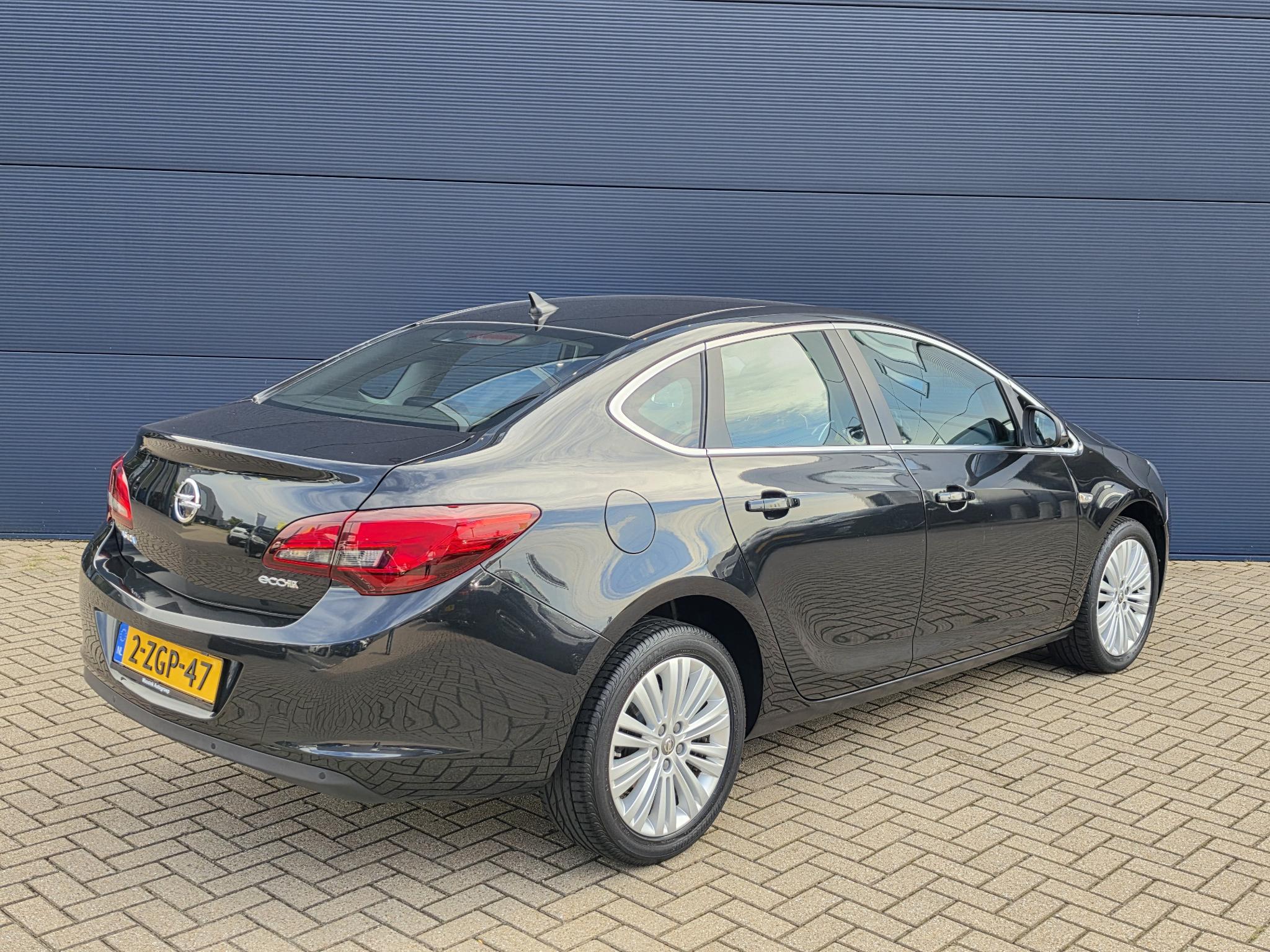 Foto van Opel Astra Notchback