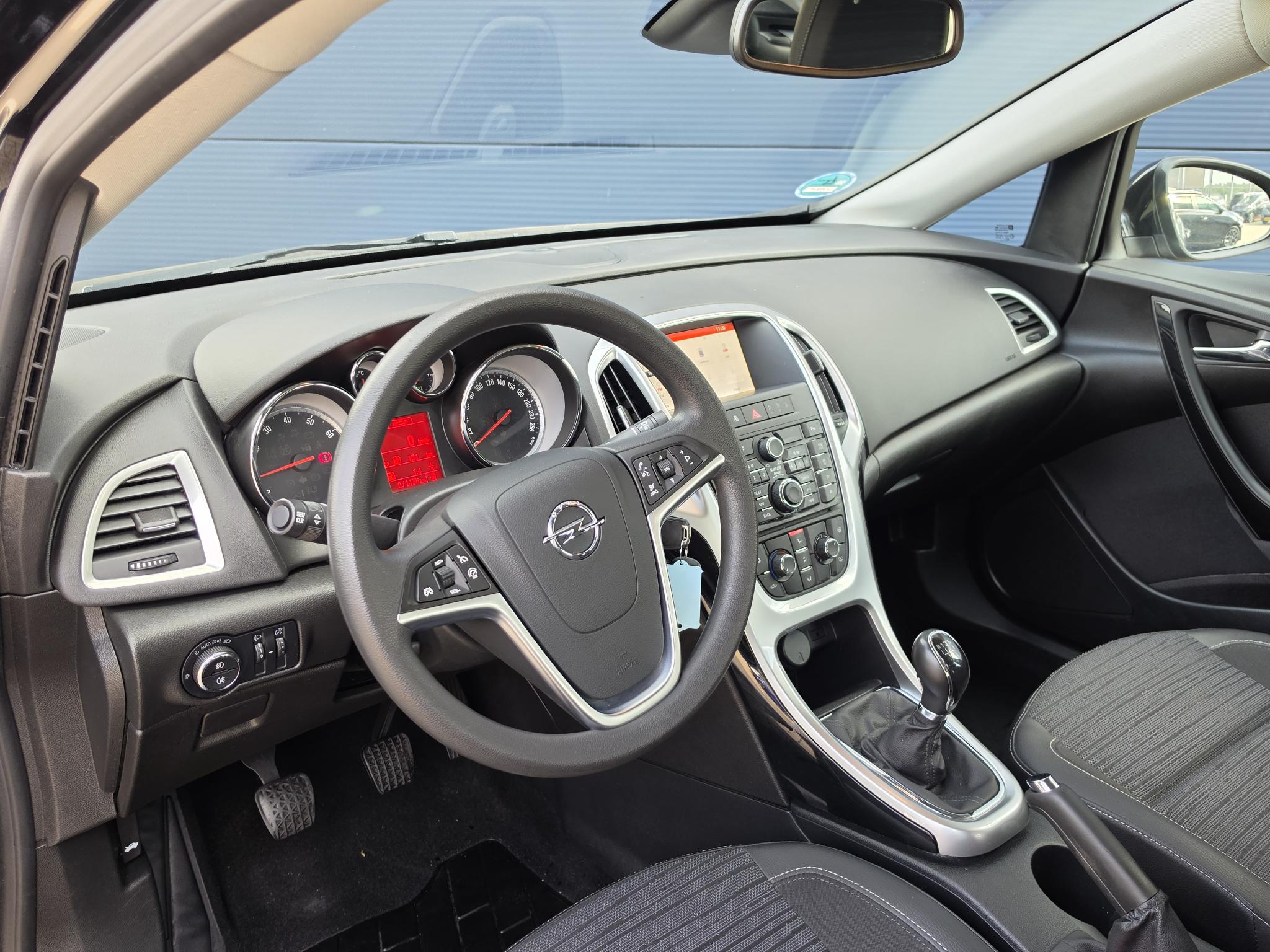 Foto van Opel Astra Notchback