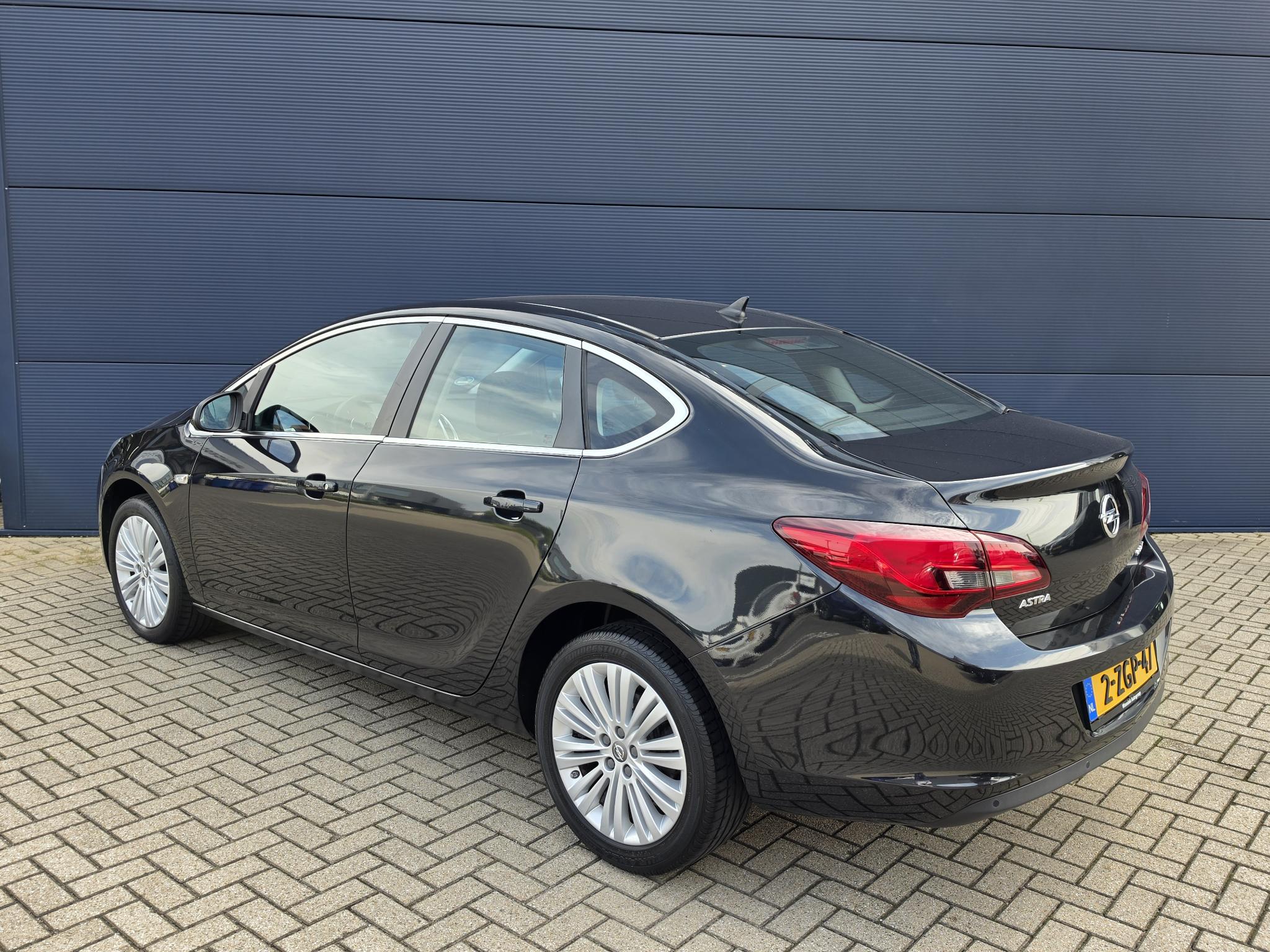 Foto van Opel Astra Notchback
