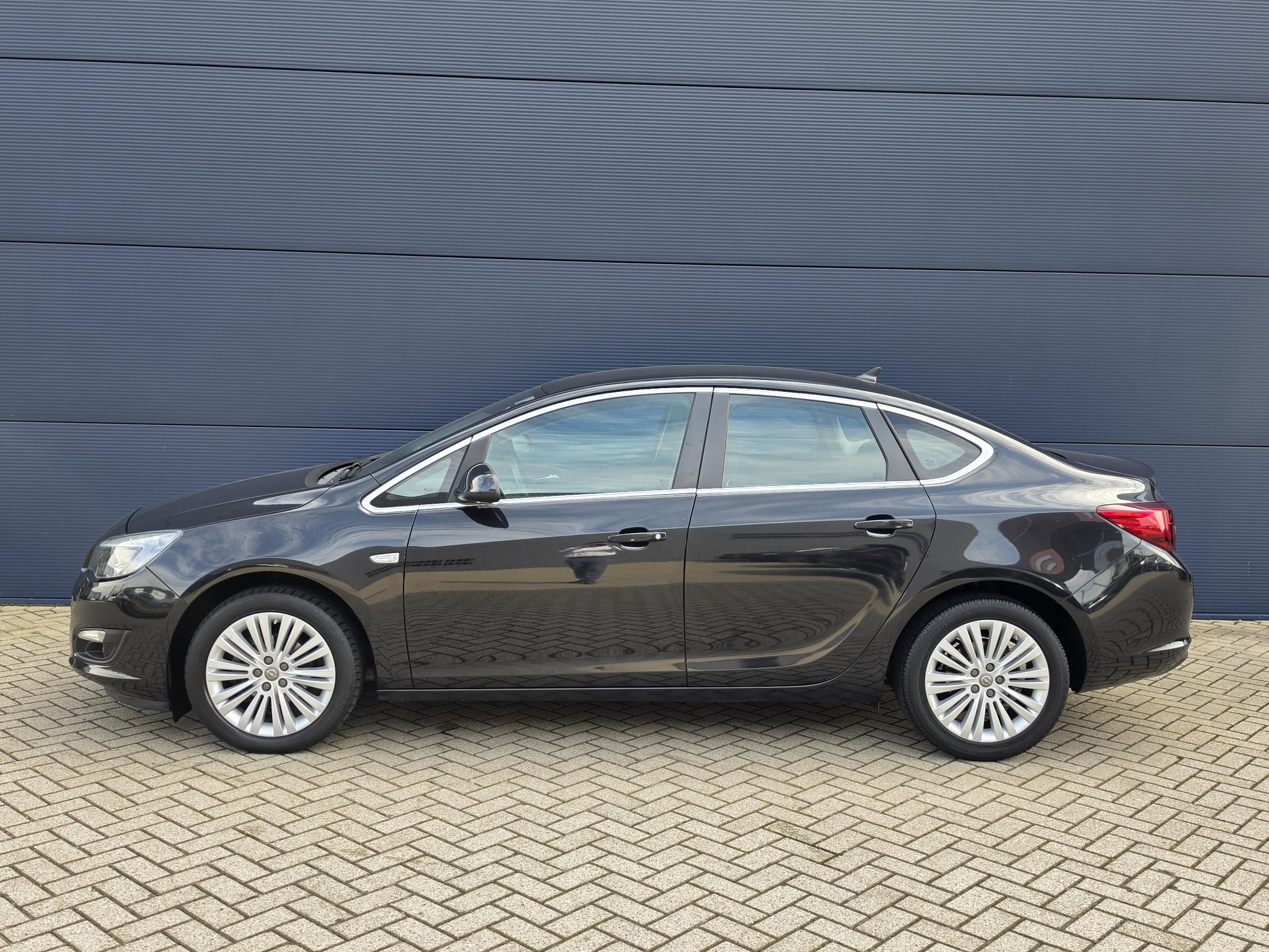 Foto van Opel Astra Notchback