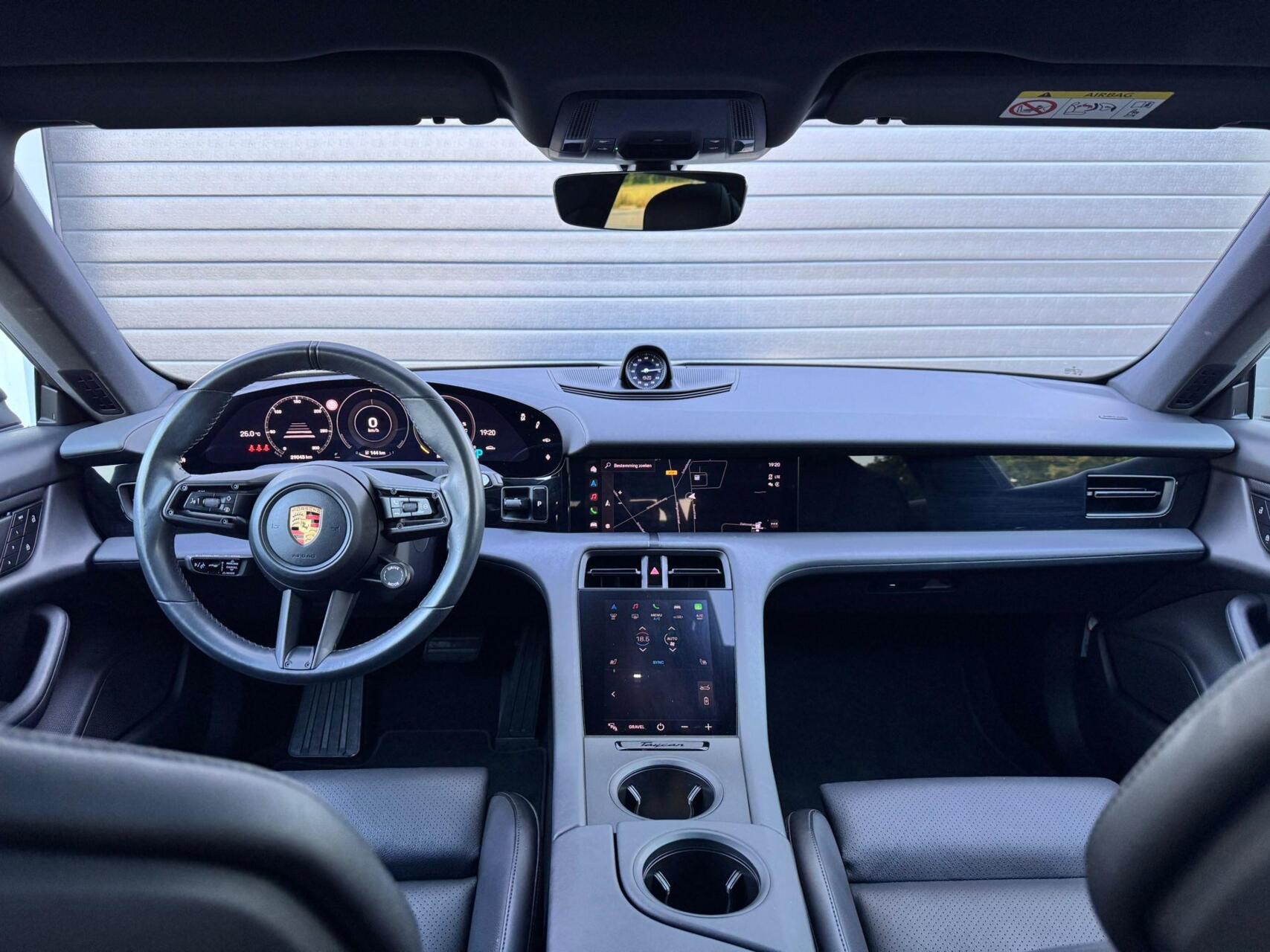 Foto van Porsche Taycan 4