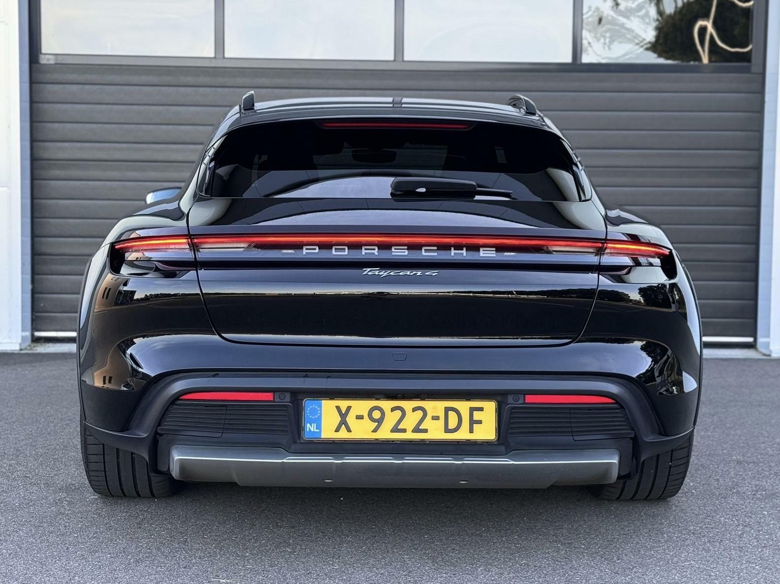 Foto van Porsche Taycan 4
