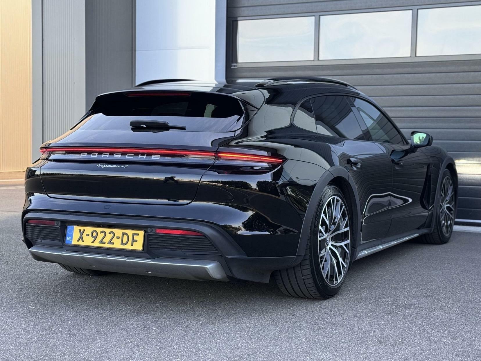 Foto van Porsche Taycan 4