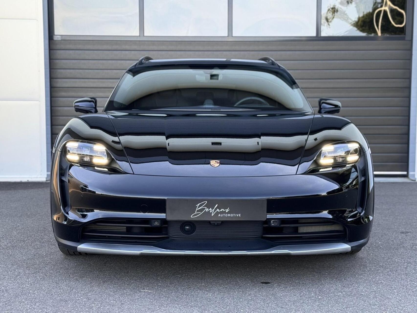 Foto van Porsche Taycan 4