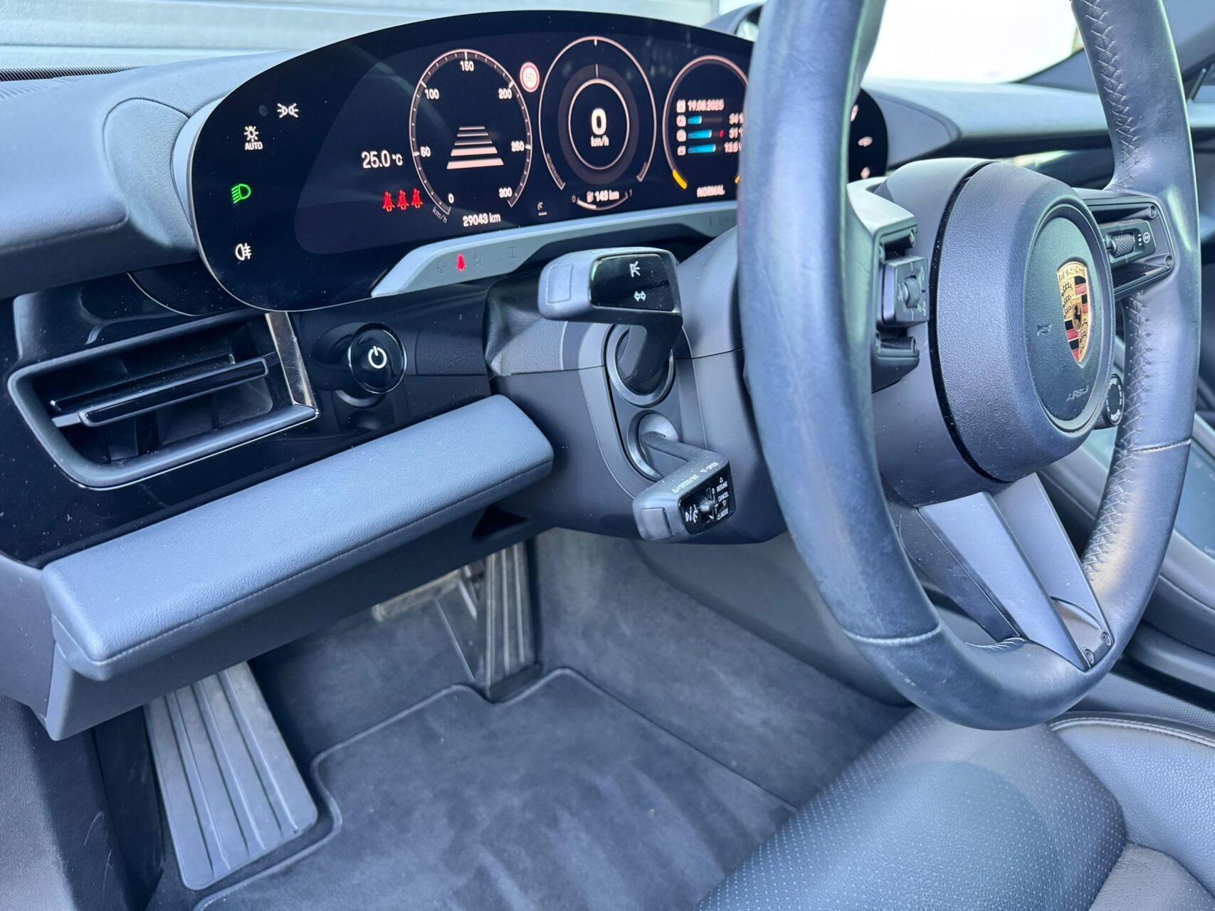 Foto van Porsche Taycan 4