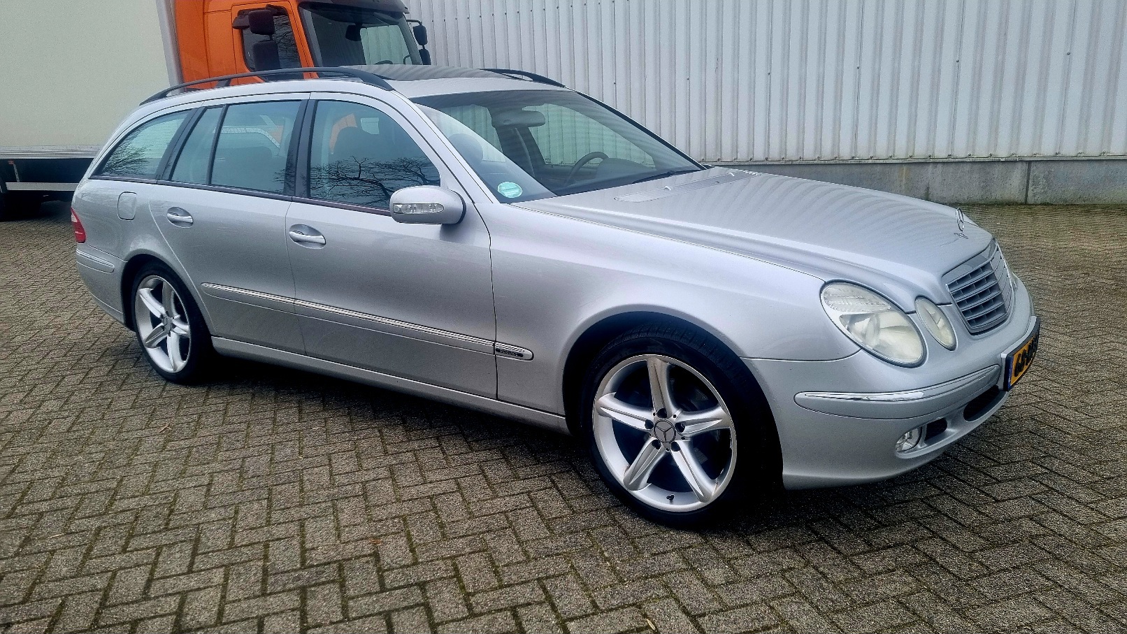 Foto van Mercedes-Benz E 240