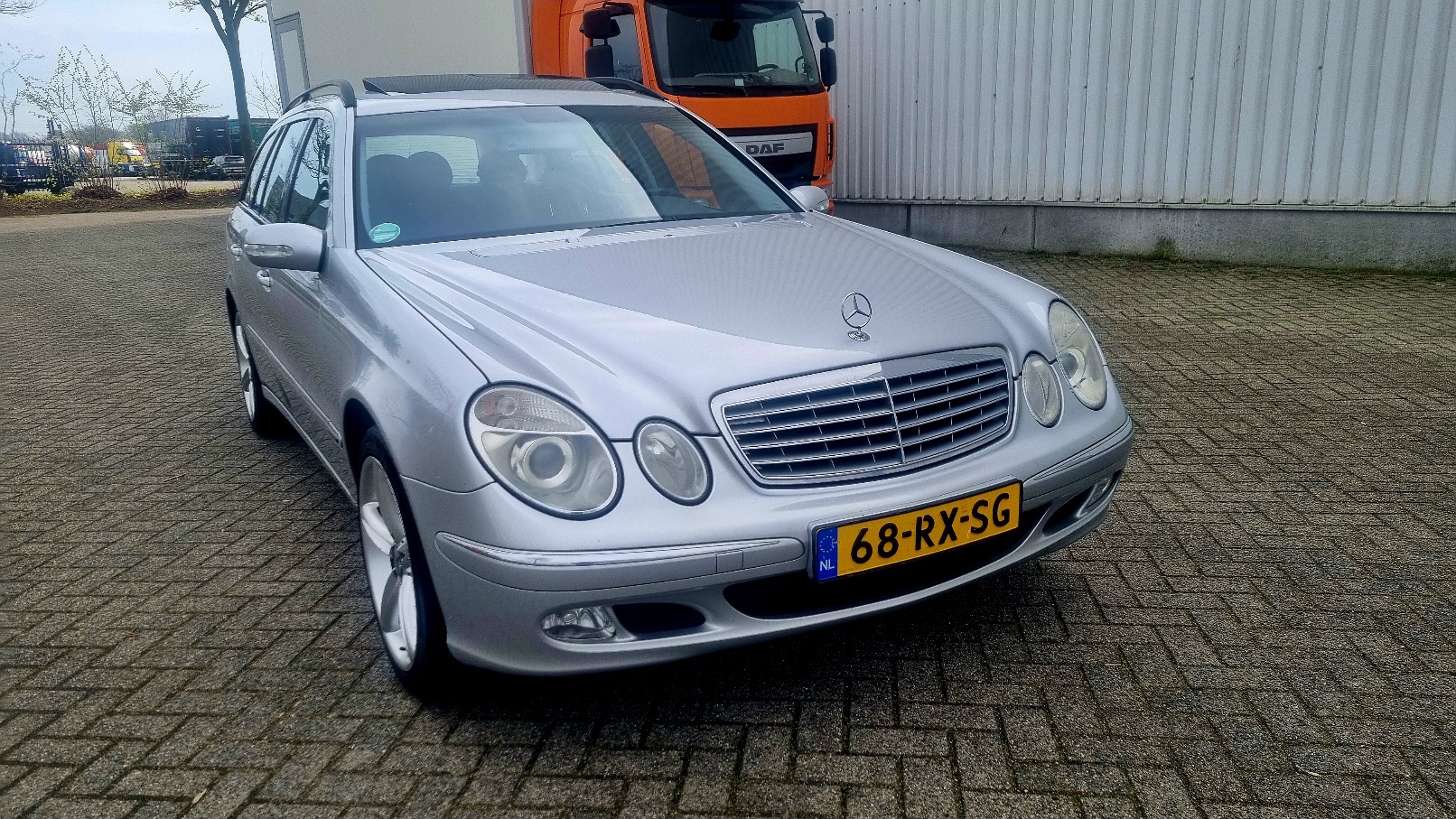 Foto van Mercedes-Benz E 240
