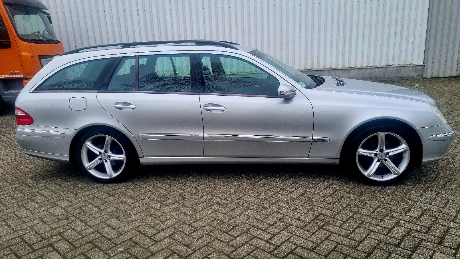 Foto van Mercedes-Benz E 240
