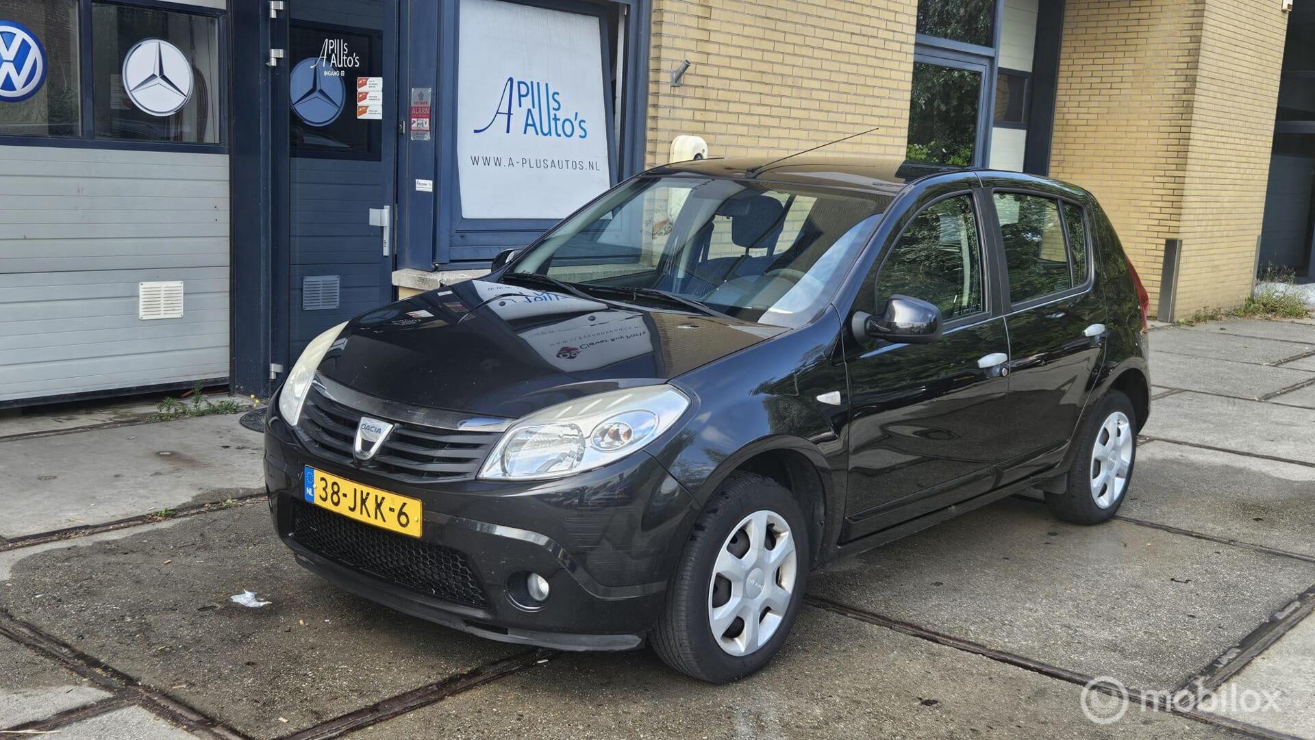 Dacia Sandero 1.2 Lauréate 2009 - voorkant