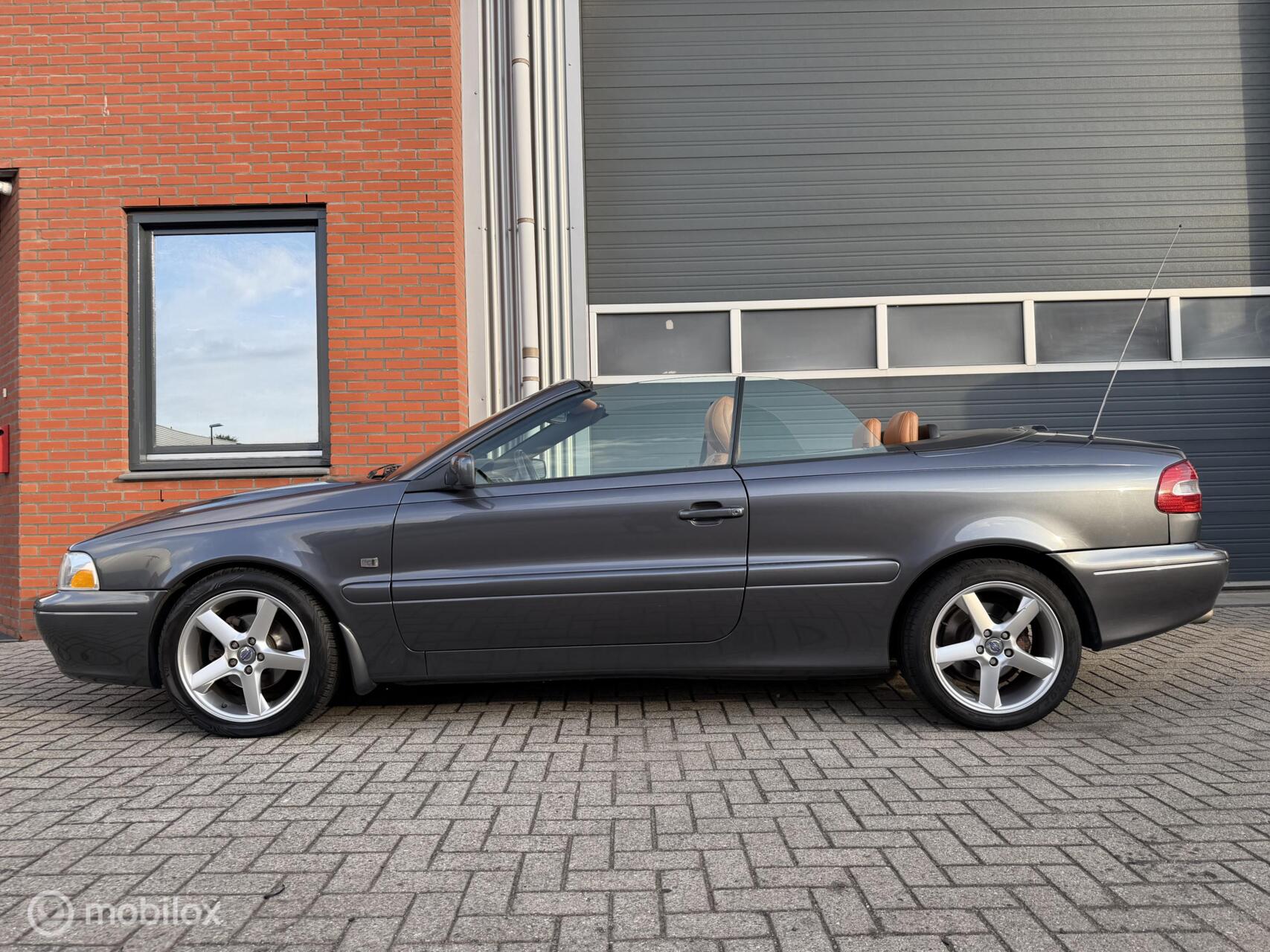 Volvo C70 2.0T Aut. Tourer Autumn Sun - Orig. NL 2004 - voorkant