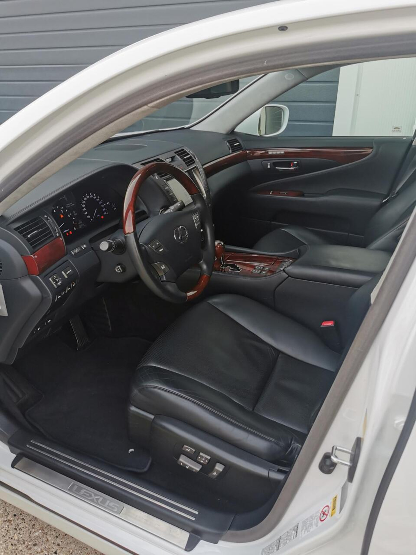 Foto van Lexus Lexus Ls600h