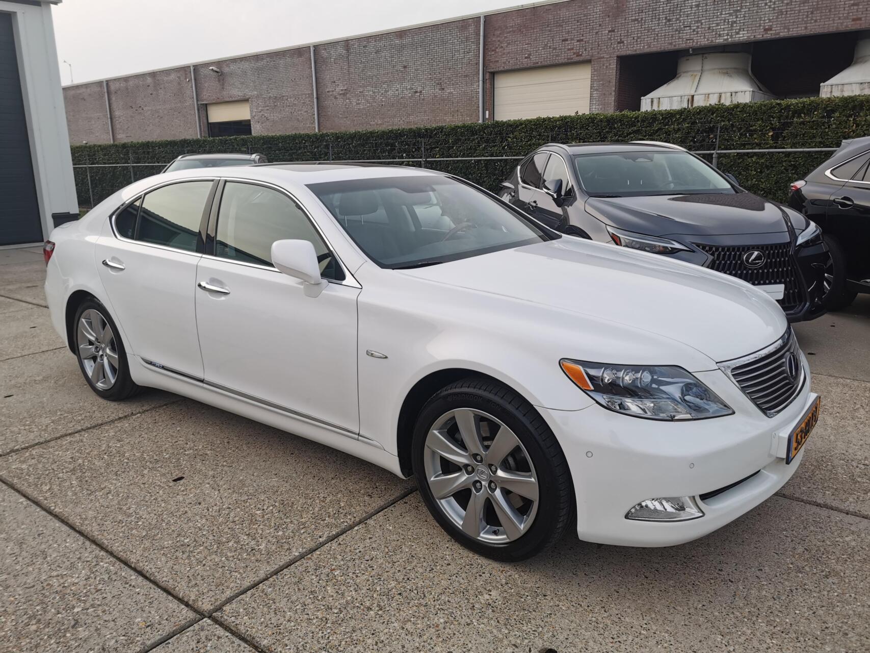 Foto van Lexus Lexus Ls600h