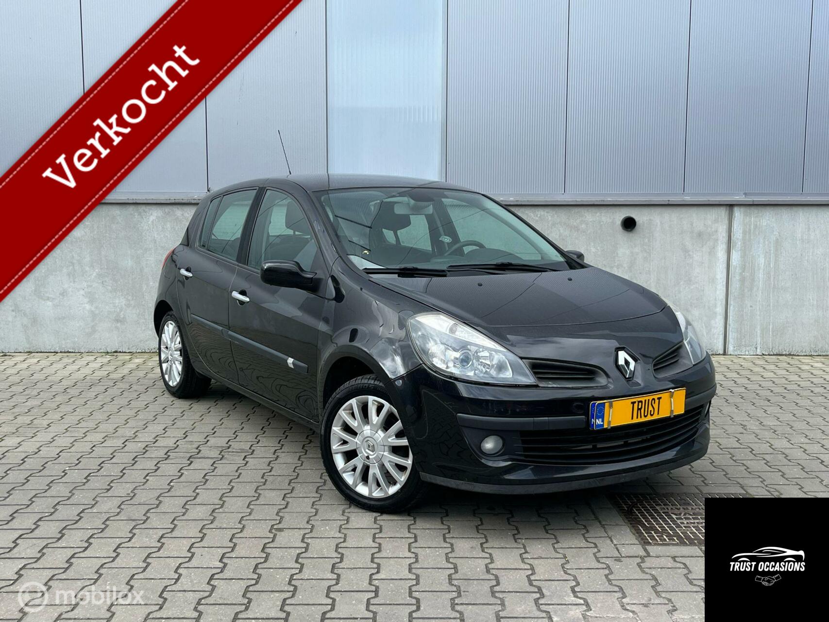 Renault Clio Dynamic NW Distrbutieriem NAP velgen Airco 2005 - voorkant