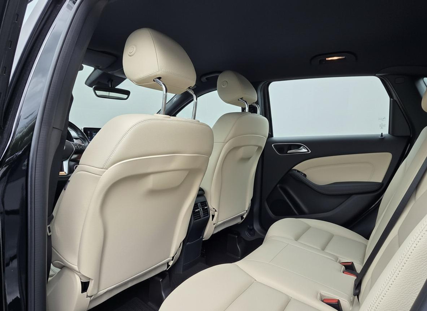 Foto van Mercedes-Benz B 180