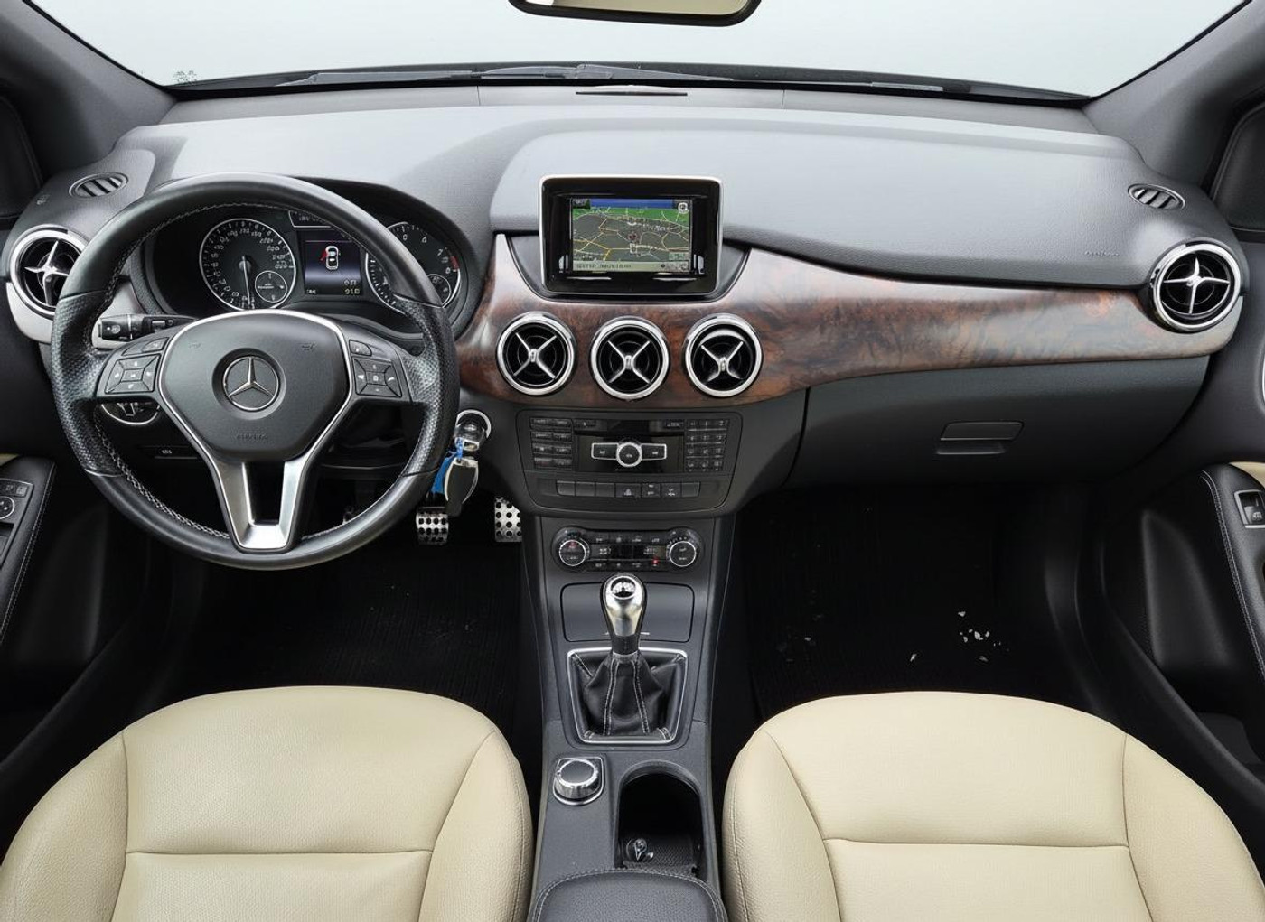 Foto van Mercedes-Benz B 180