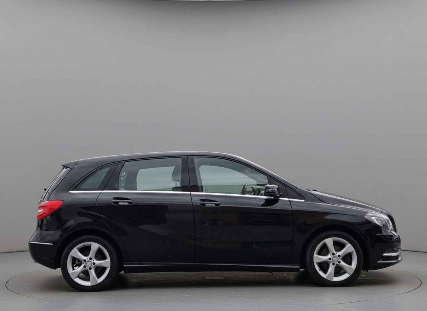 Foto van Mercedes-Benz B 180