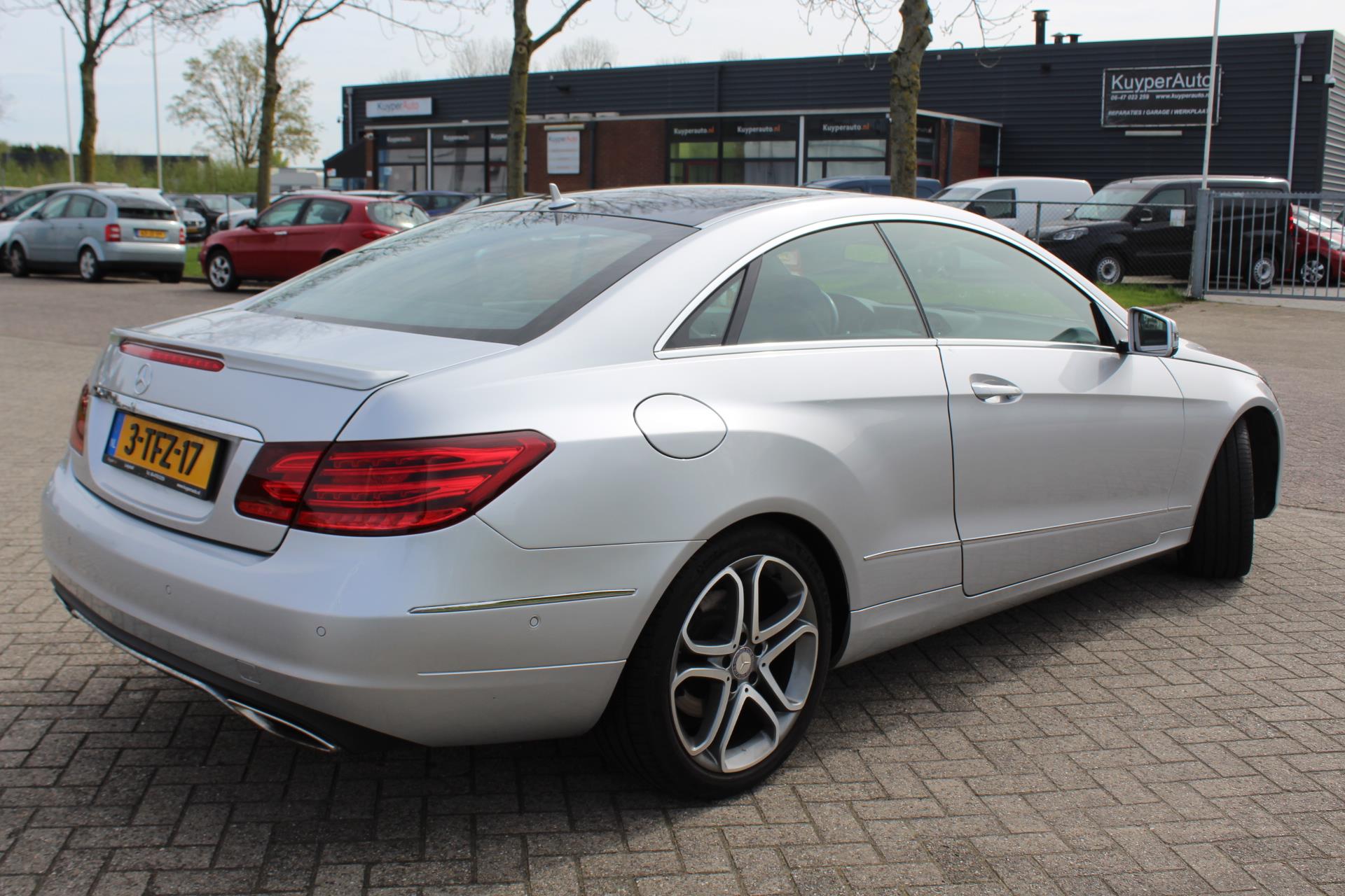 Foto van Mercedes-Benz E 200