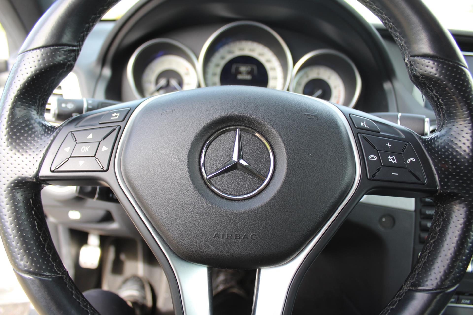 Foto van Mercedes-Benz E 200