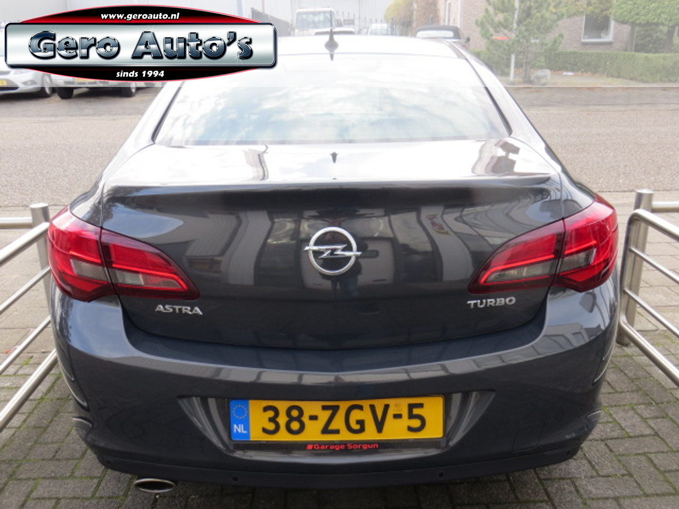 Foto van Opel Astra Notchback
