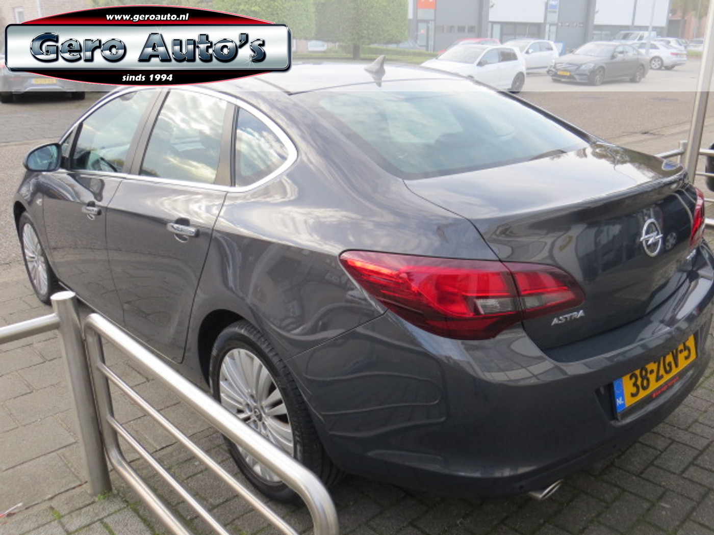Foto van Opel Astra Notchback